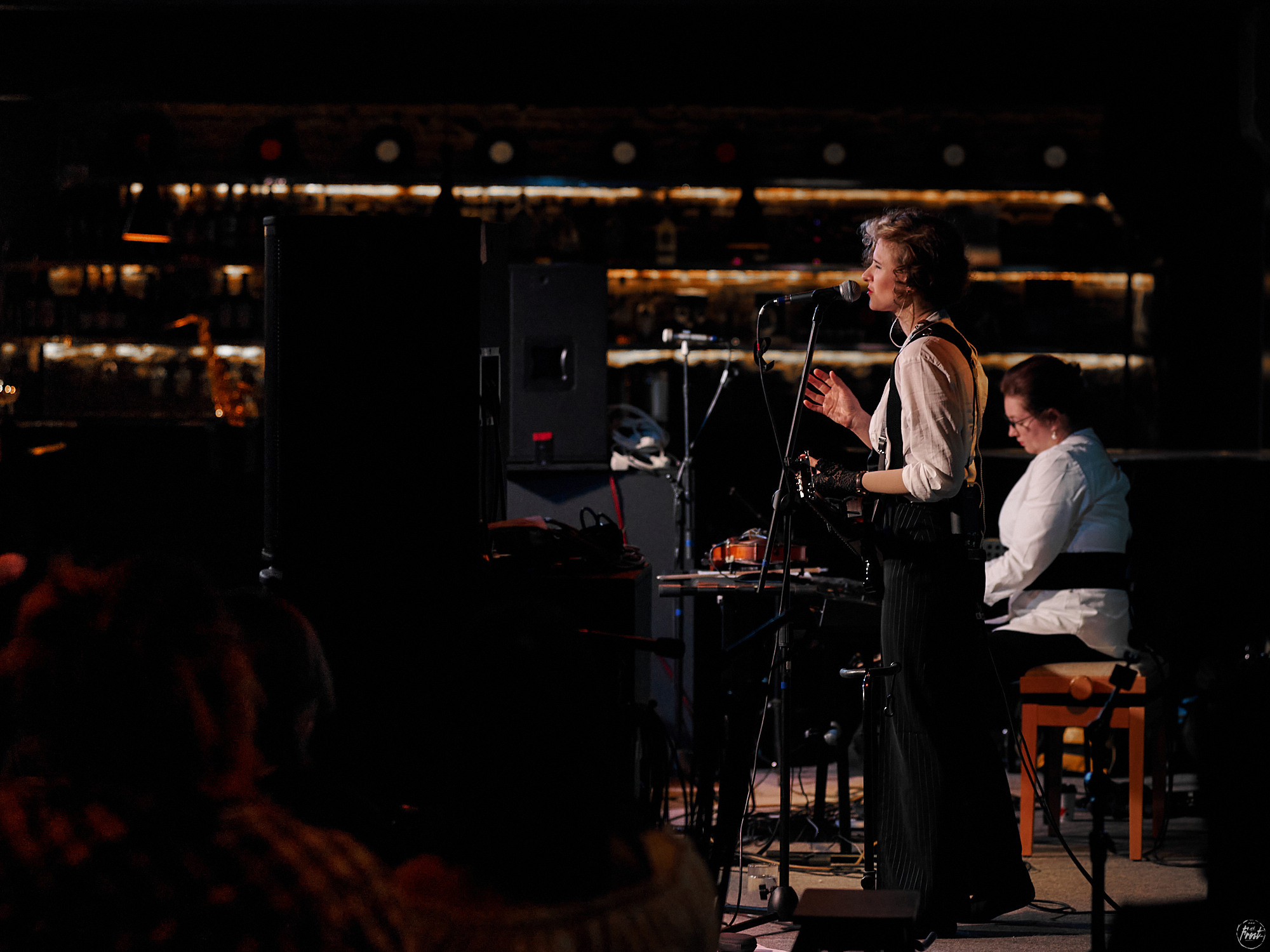 Немного нервно. Фотографии отовсюду и обо всем