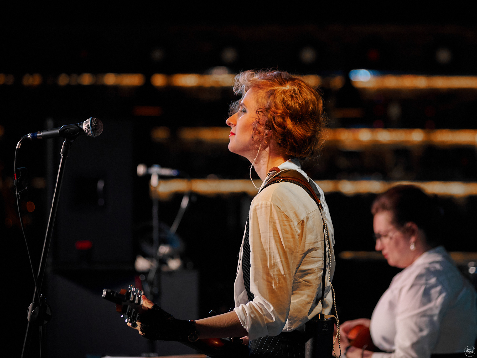 Немного нервно. Фотографии отовсюду и обо всем