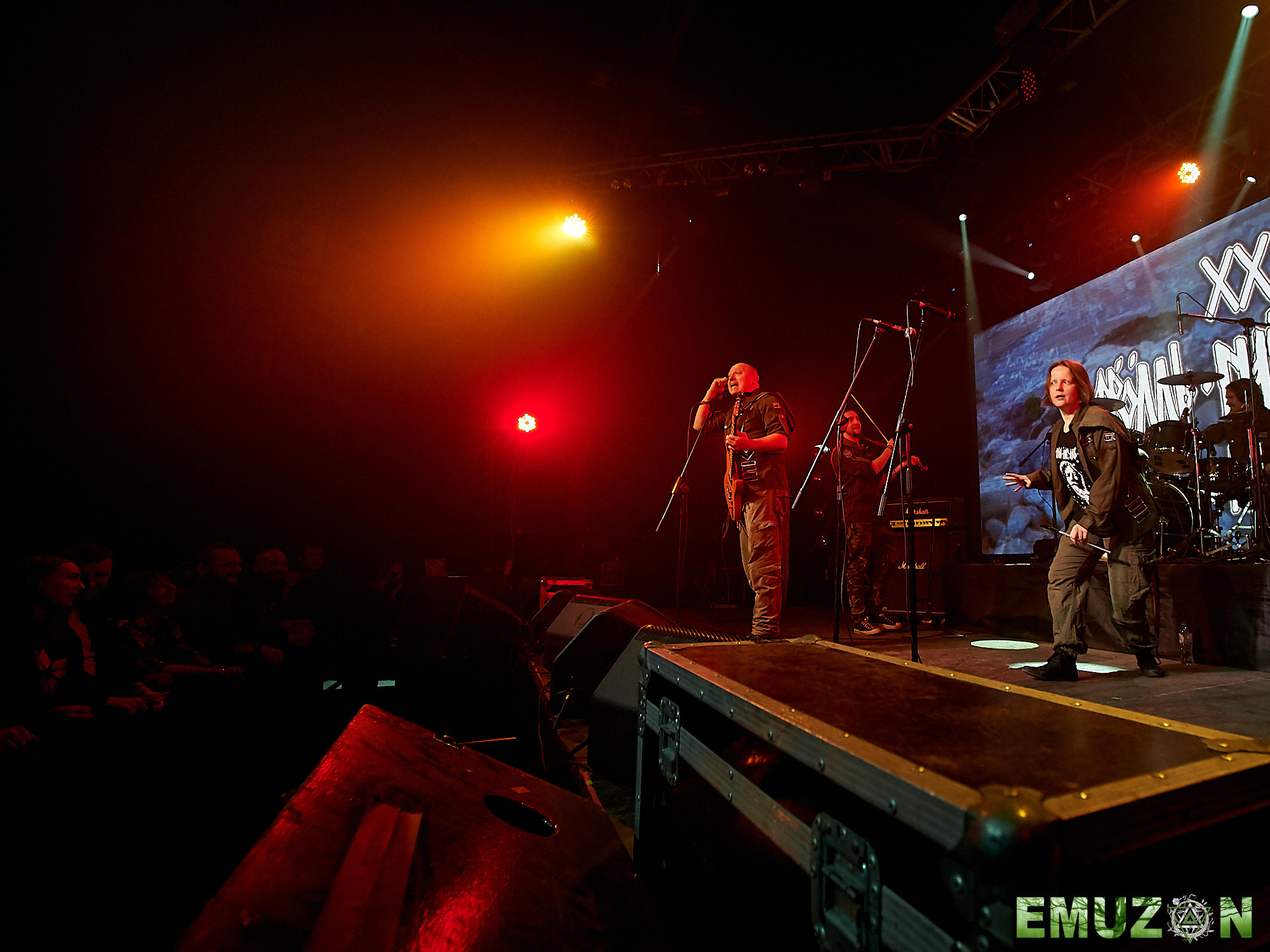 Тролль гнет ель. Фотографии отовсюду и обо всем