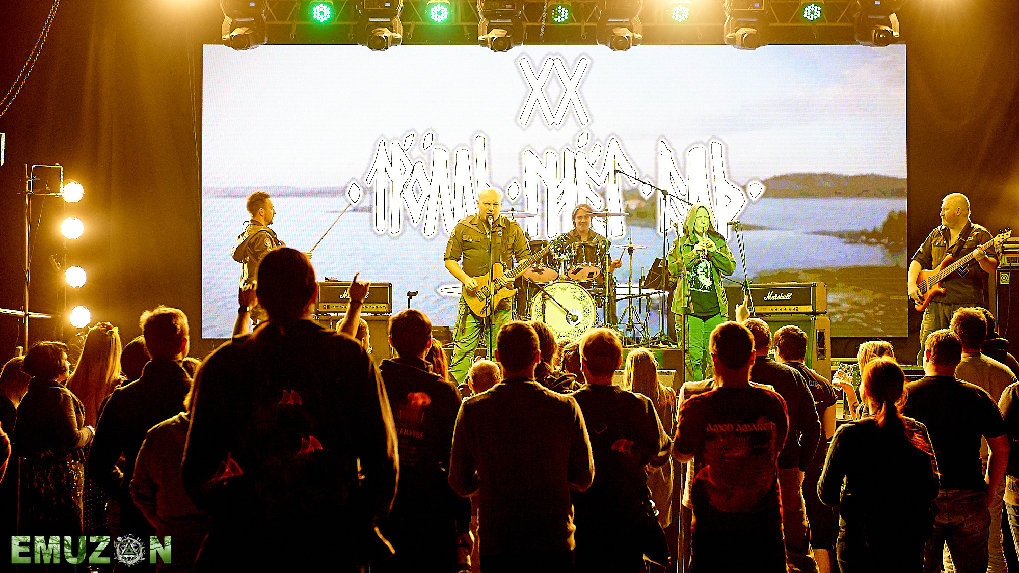 Тролль гнет ель. Фотографии отовсюду и обо всем