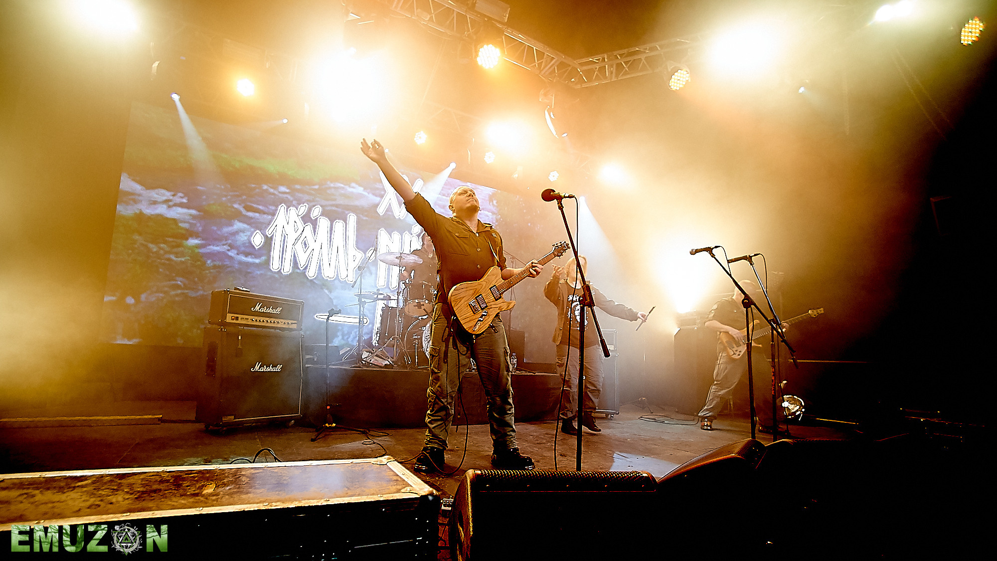 Тролль гнет ель. Фотографии отовсюду и обо всем