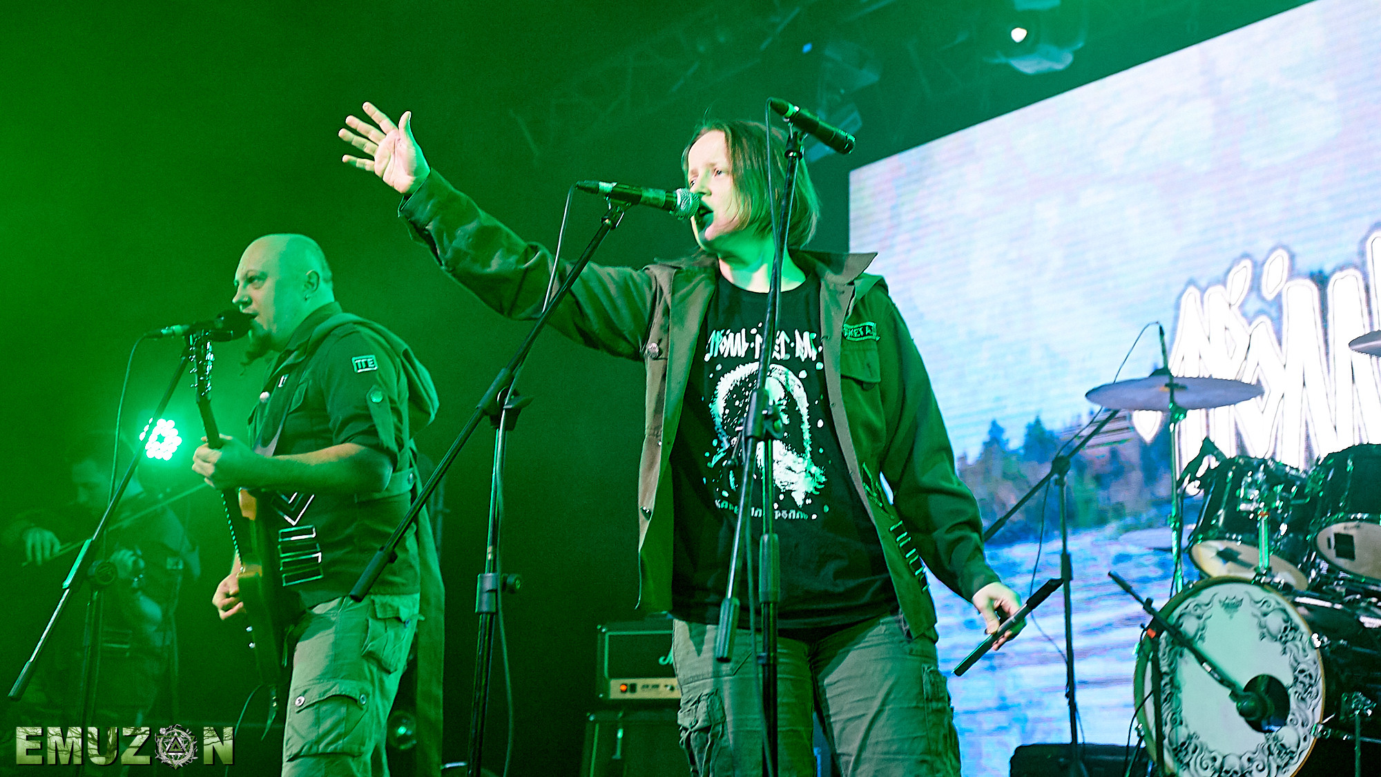 Тролль гнет ель. Фотографии отовсюду и обо всем