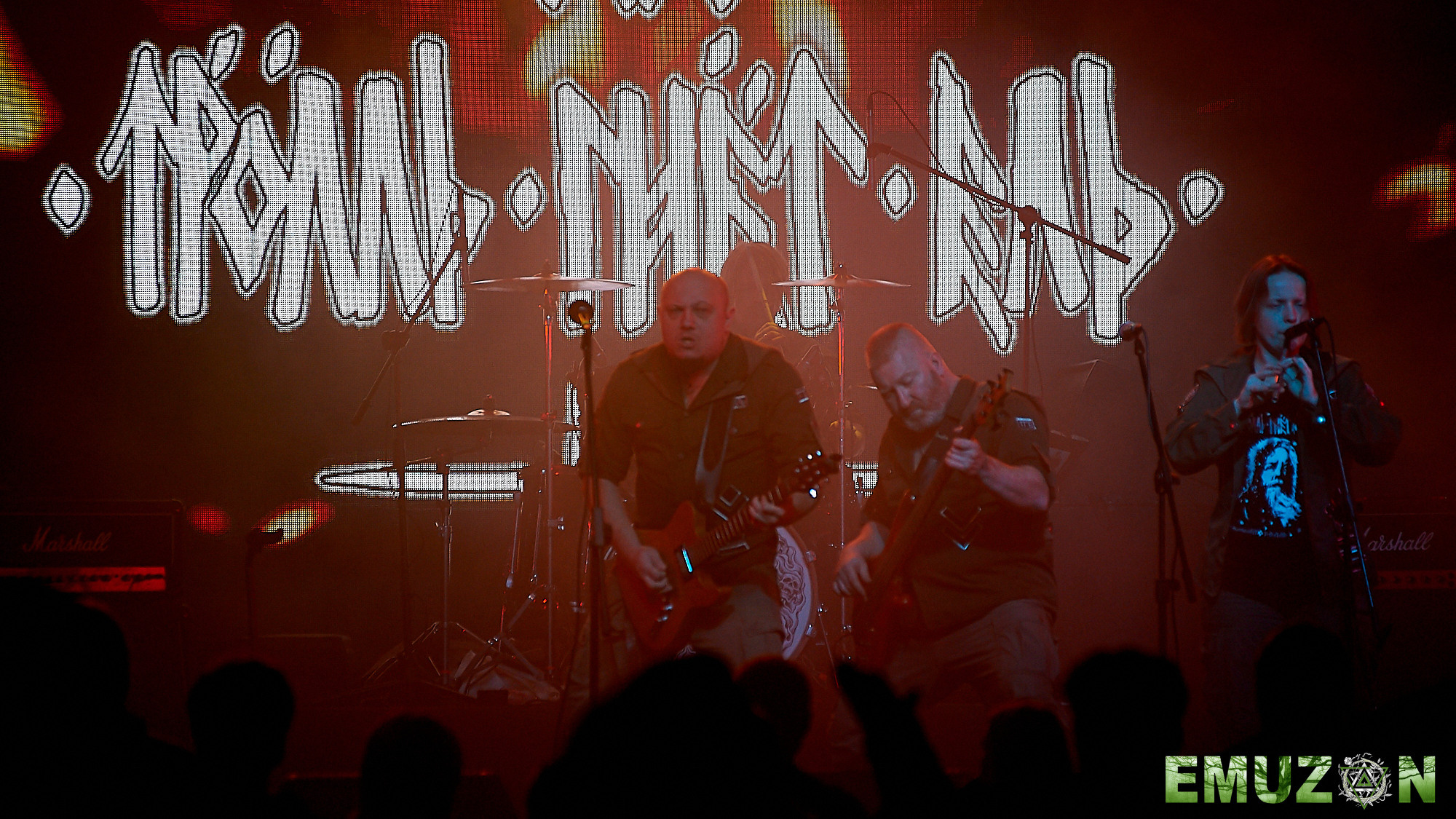 Тролль гнет ель. Фотографии отовсюду и обо всем