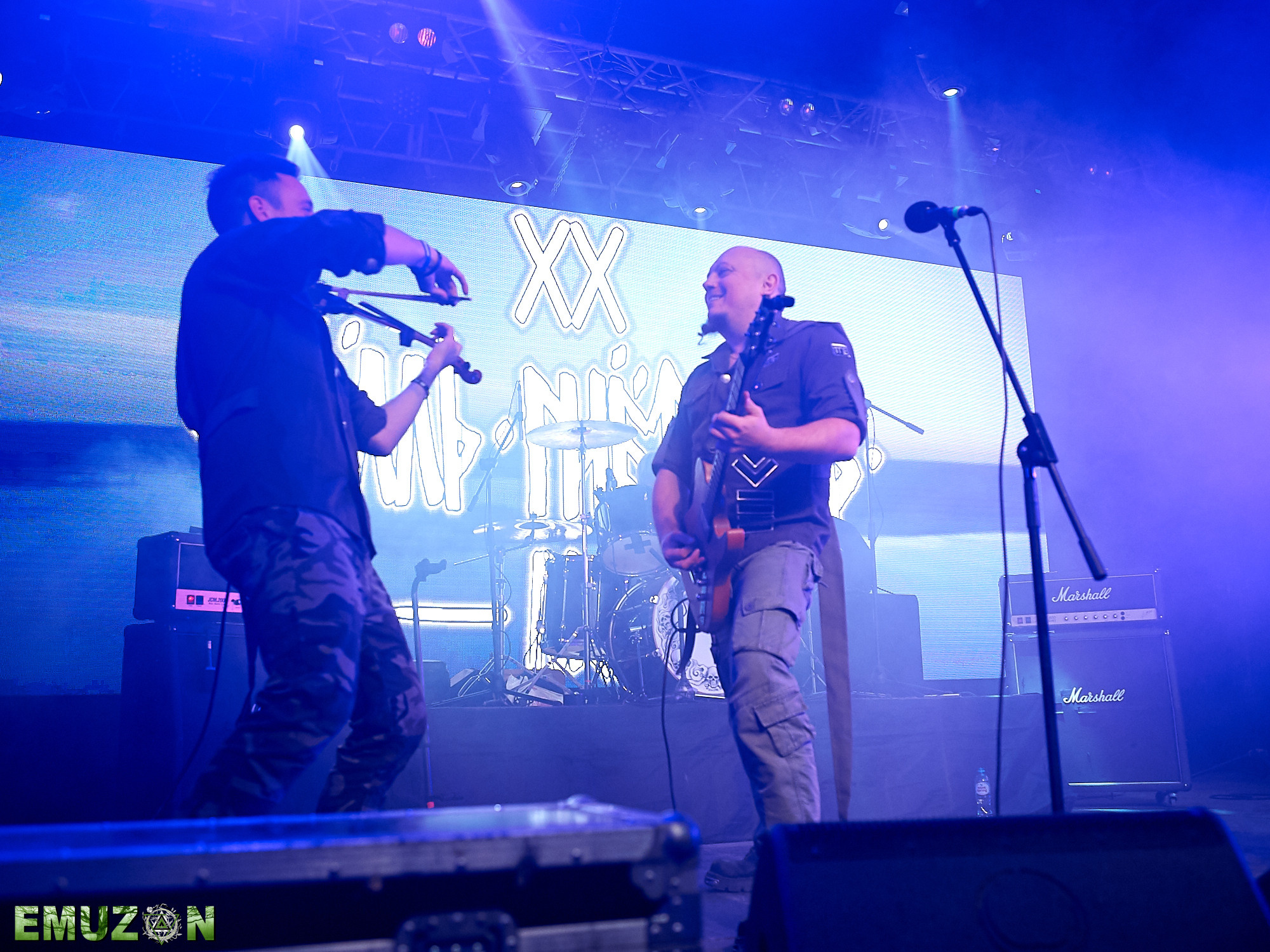 Тролль гнет ель. Фотографии отовсюду и обо всем