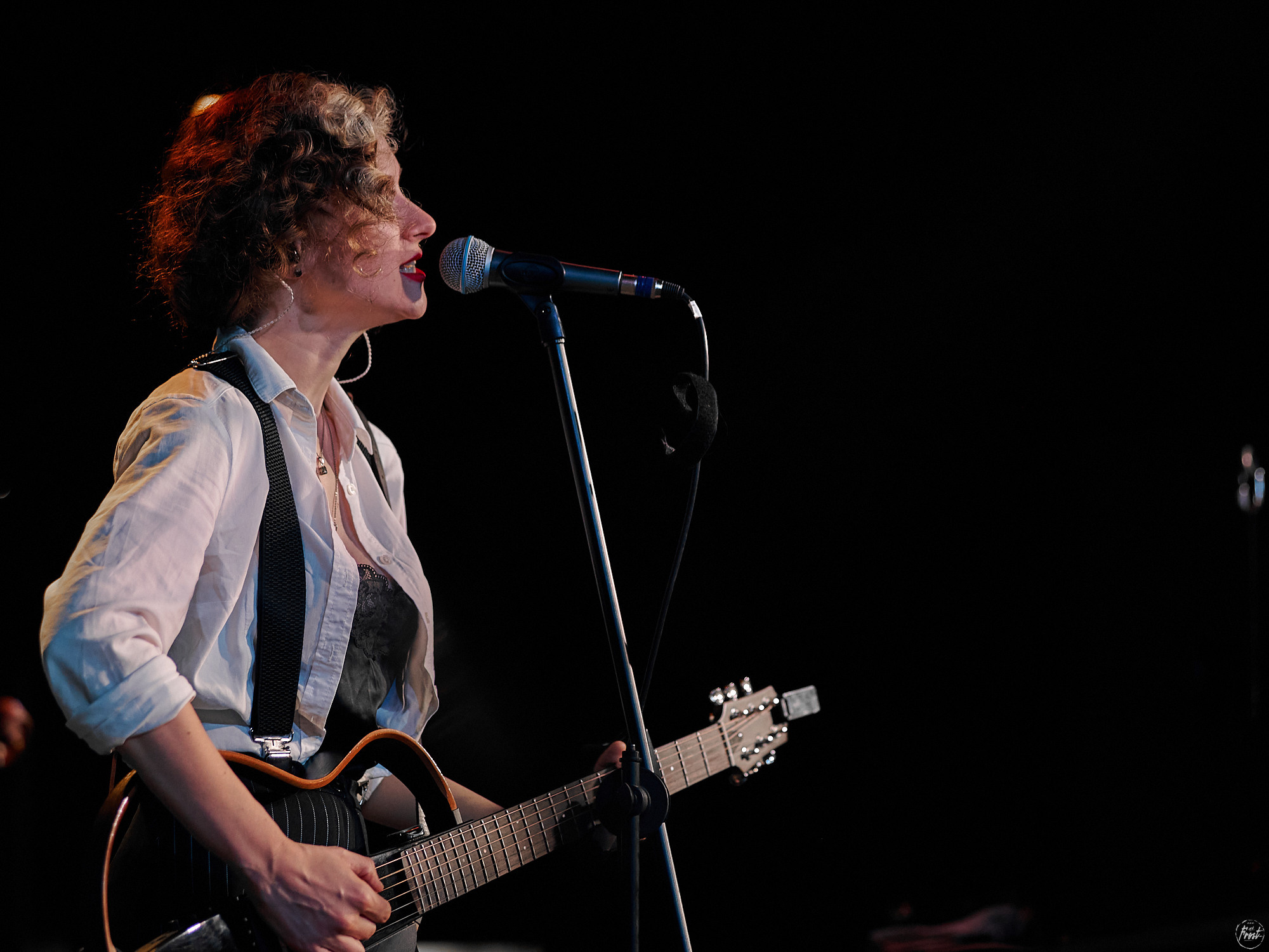 Немного нервно. Фотографии отовсюду и обо всем