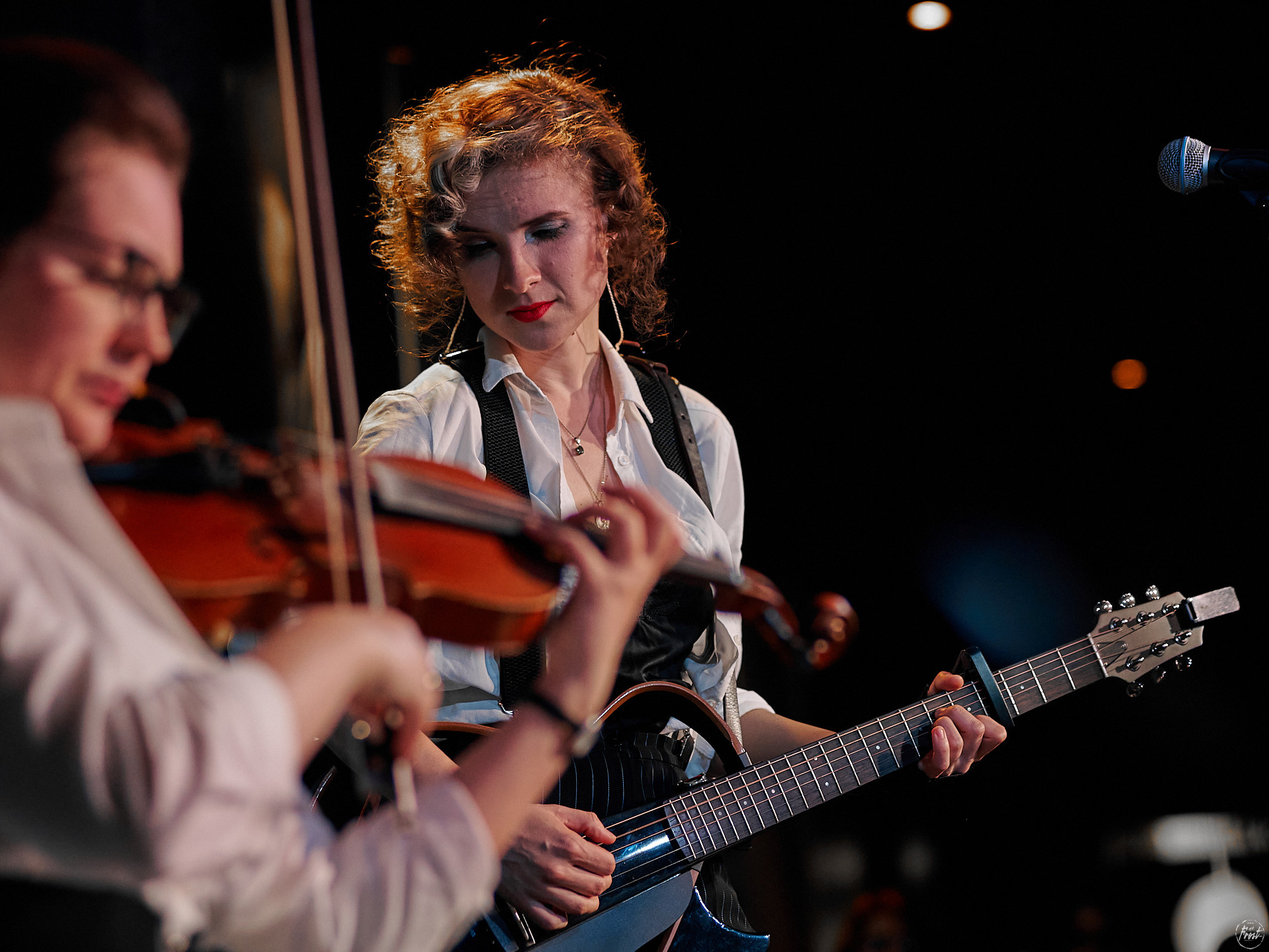 Немного нервно. Фотографии отовсюду и обо всем