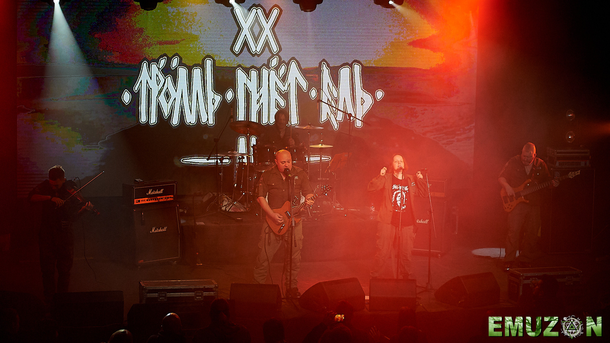 Тролль гнет ель. Фотографии отовсюду и обо всем