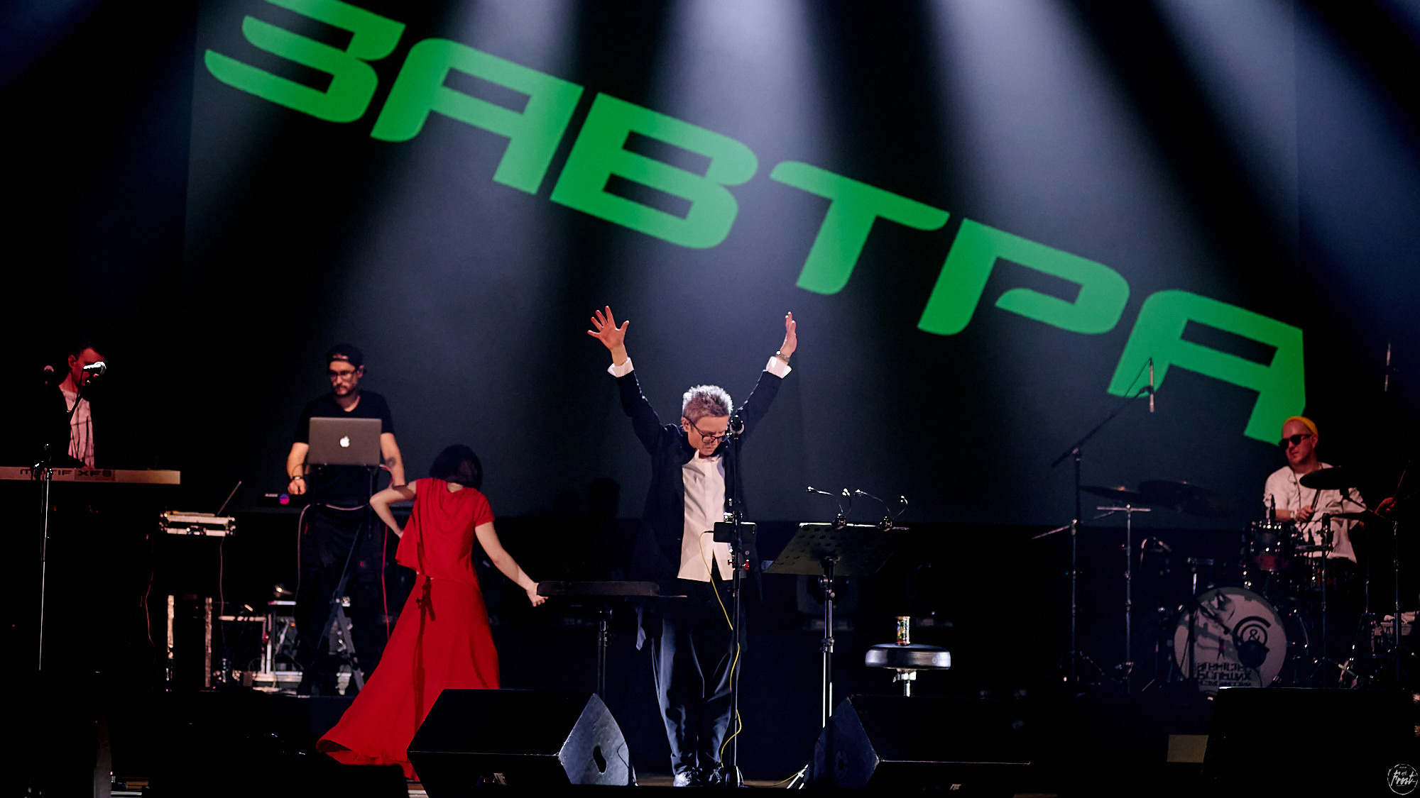 Сурганова и оркестр. Фотографии отовсюду и обо всем