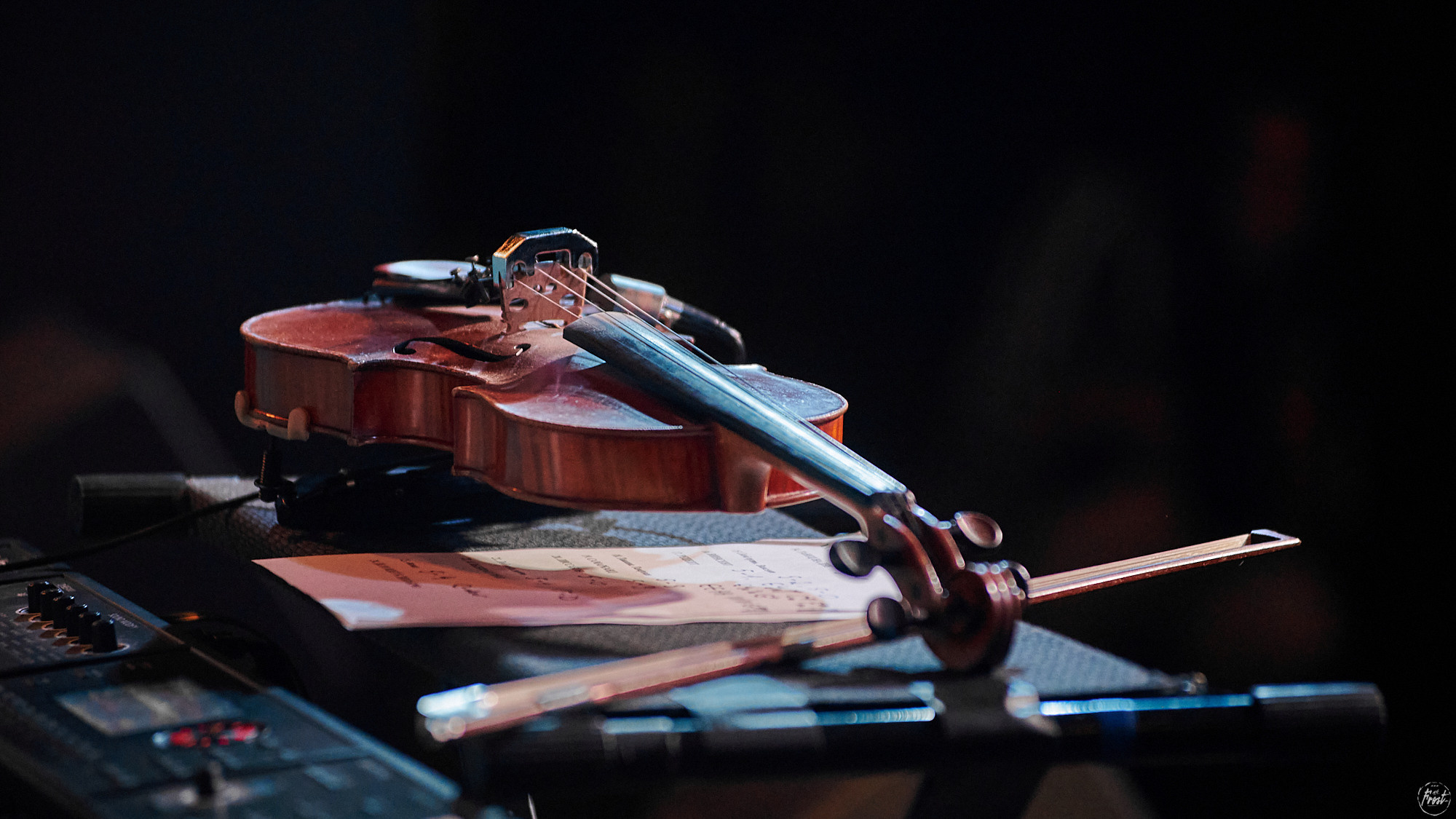 Немного нервно. Фотографии отовсюду и обо всем