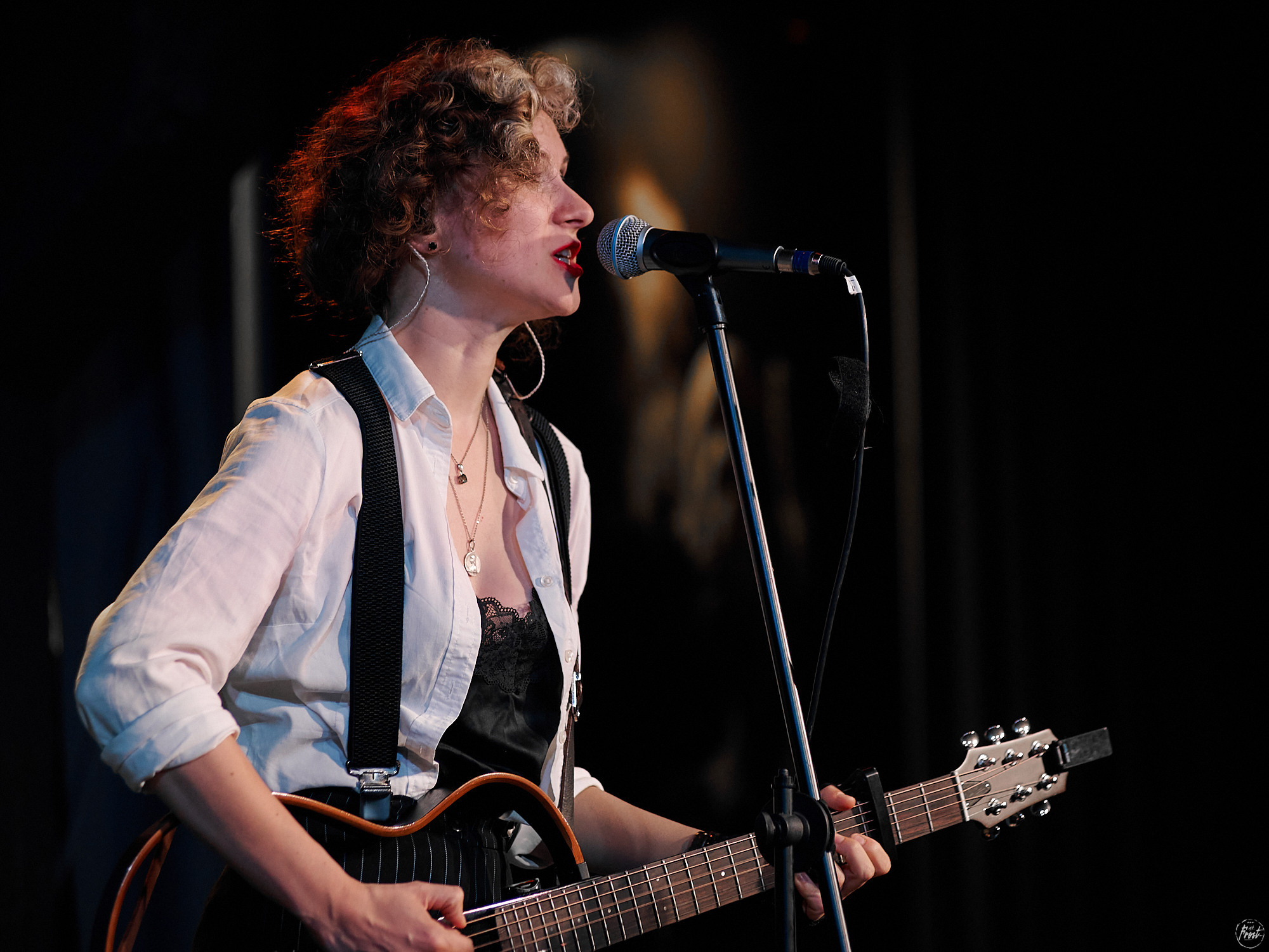 Немного нервно. Фотографии отовсюду и обо всем