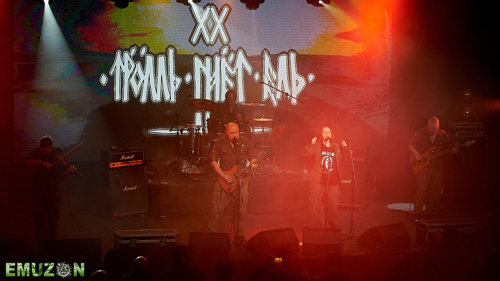 Тролль гнет ель. Фотографии отовсюду и обо всем