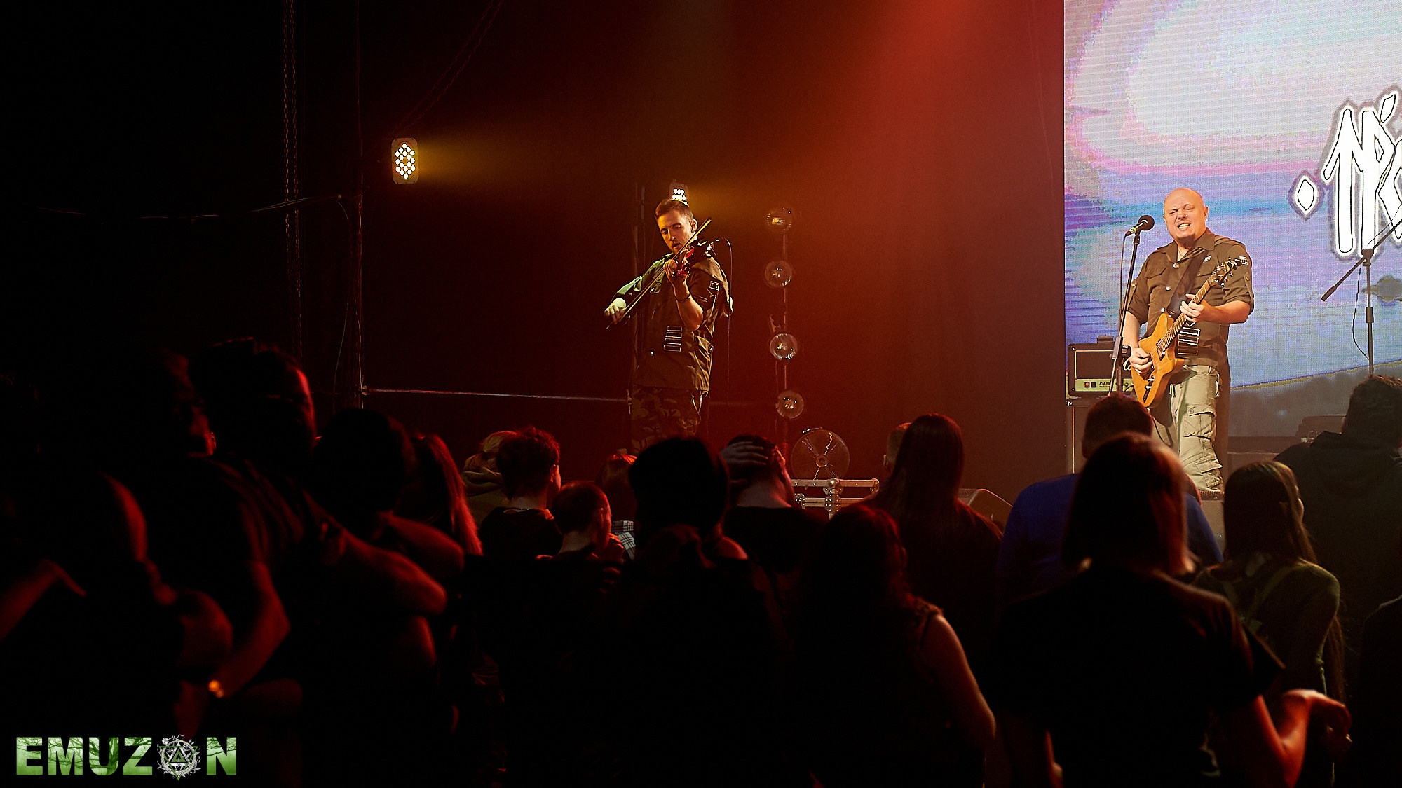 Тролль гнет ель. Фотографии отовсюду и обо всем