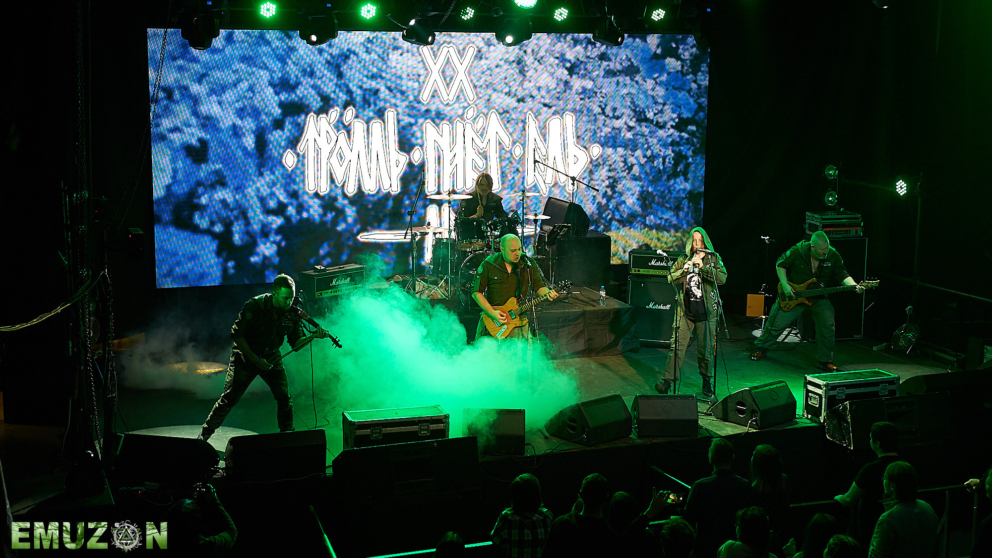 Тролль гнет ель. Фотографии отовсюду и обо всем