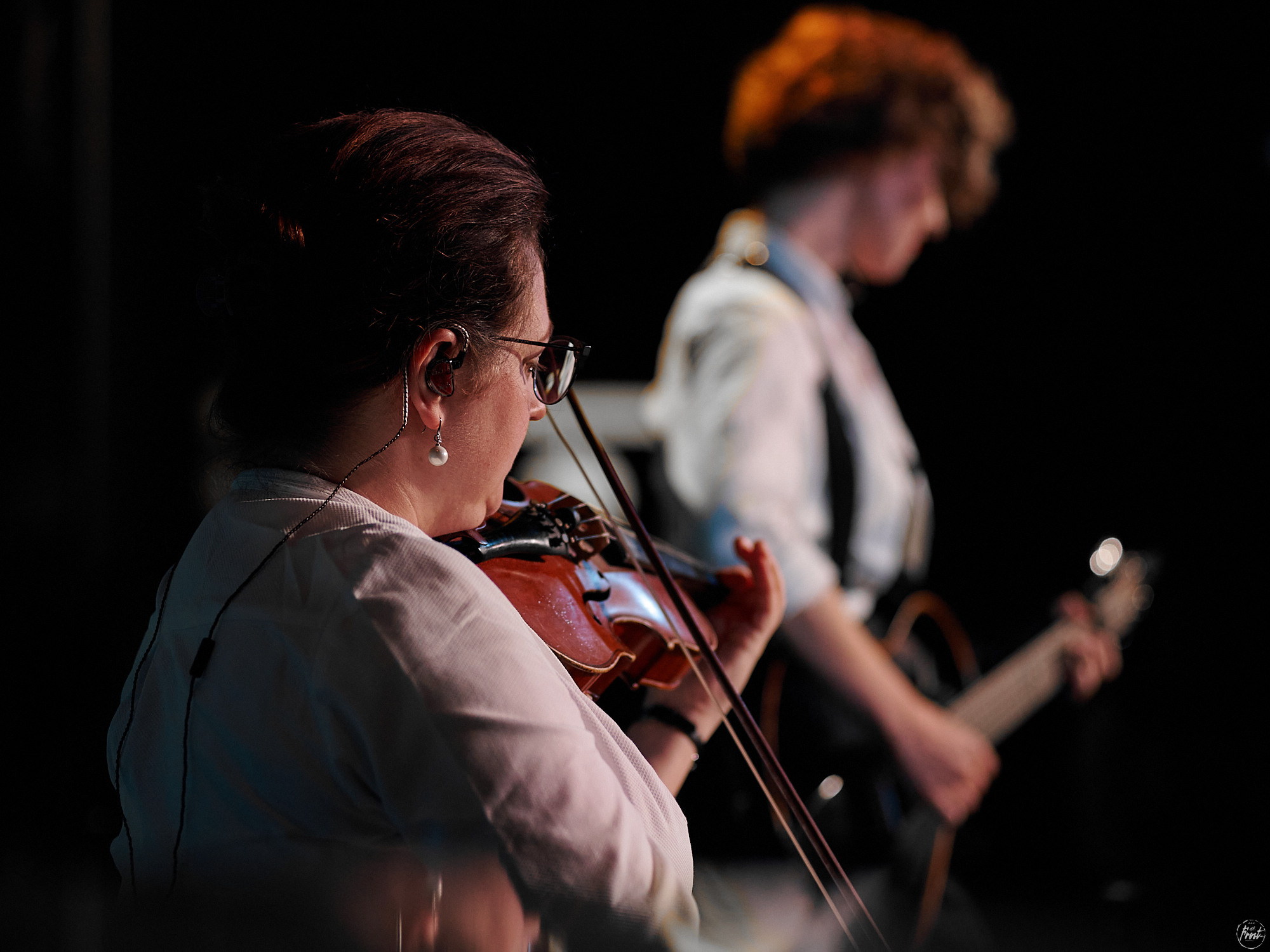 Немного нервно. Фотографии отовсюду и обо всем