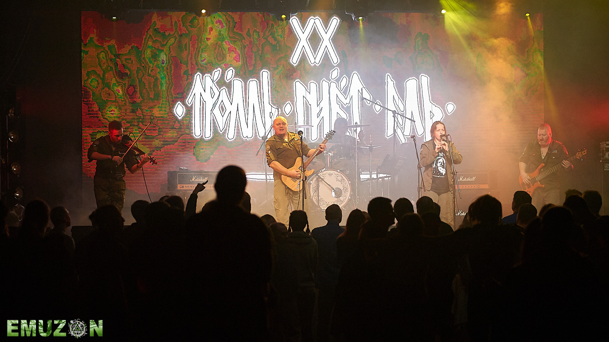 Тролль гнет ель. Фотографии отовсюду и обо всем