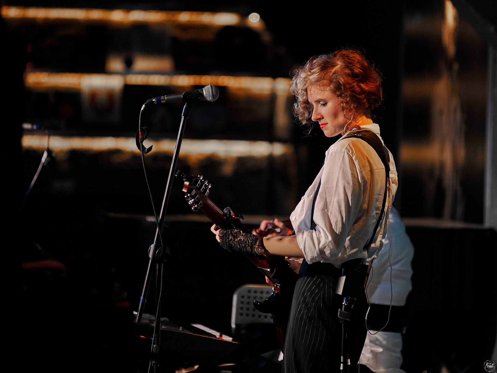 Немного нервно. Фотографии отовсюду и обо всем