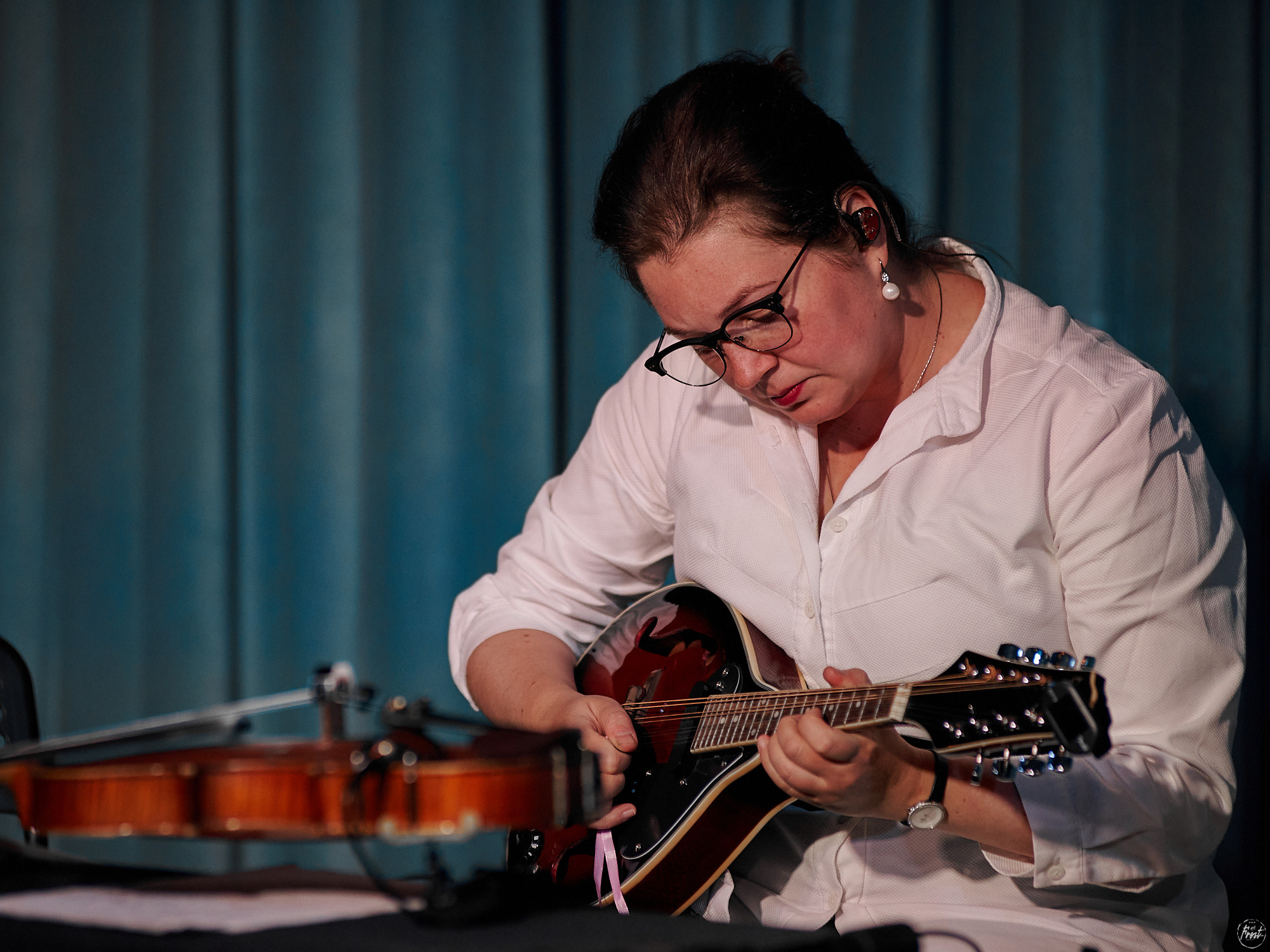 Немного нервно. Фотографии отовсюду и обо всем