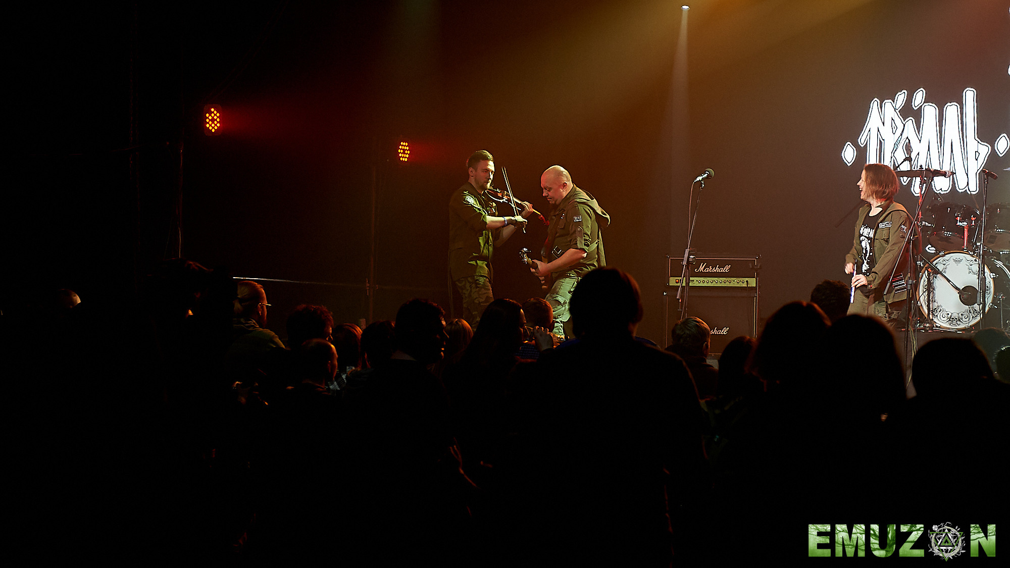 Тролль гнет ель. Фотографии отовсюду и обо всем