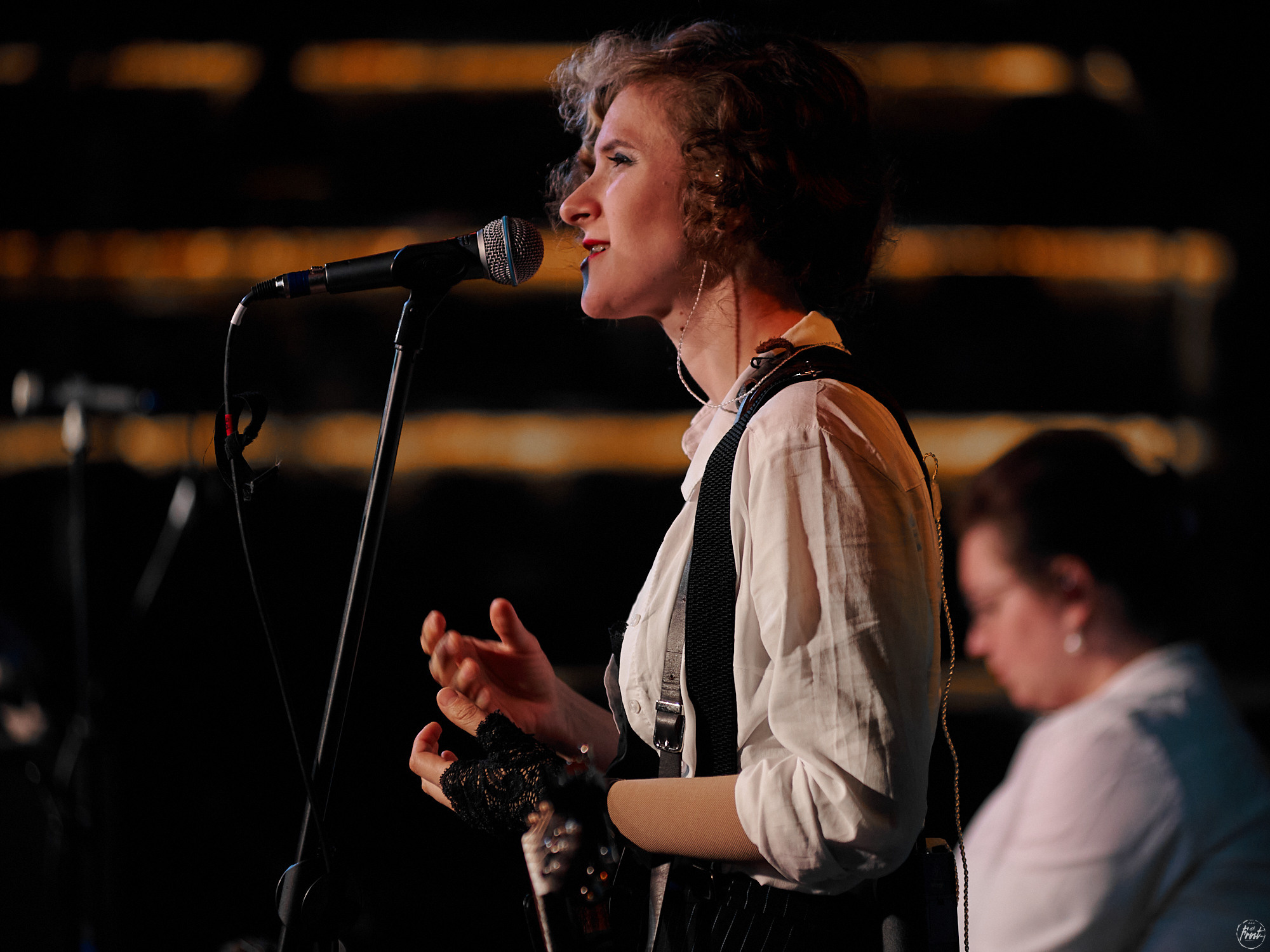 Немного нервно. Фотографии отовсюду и обо всем