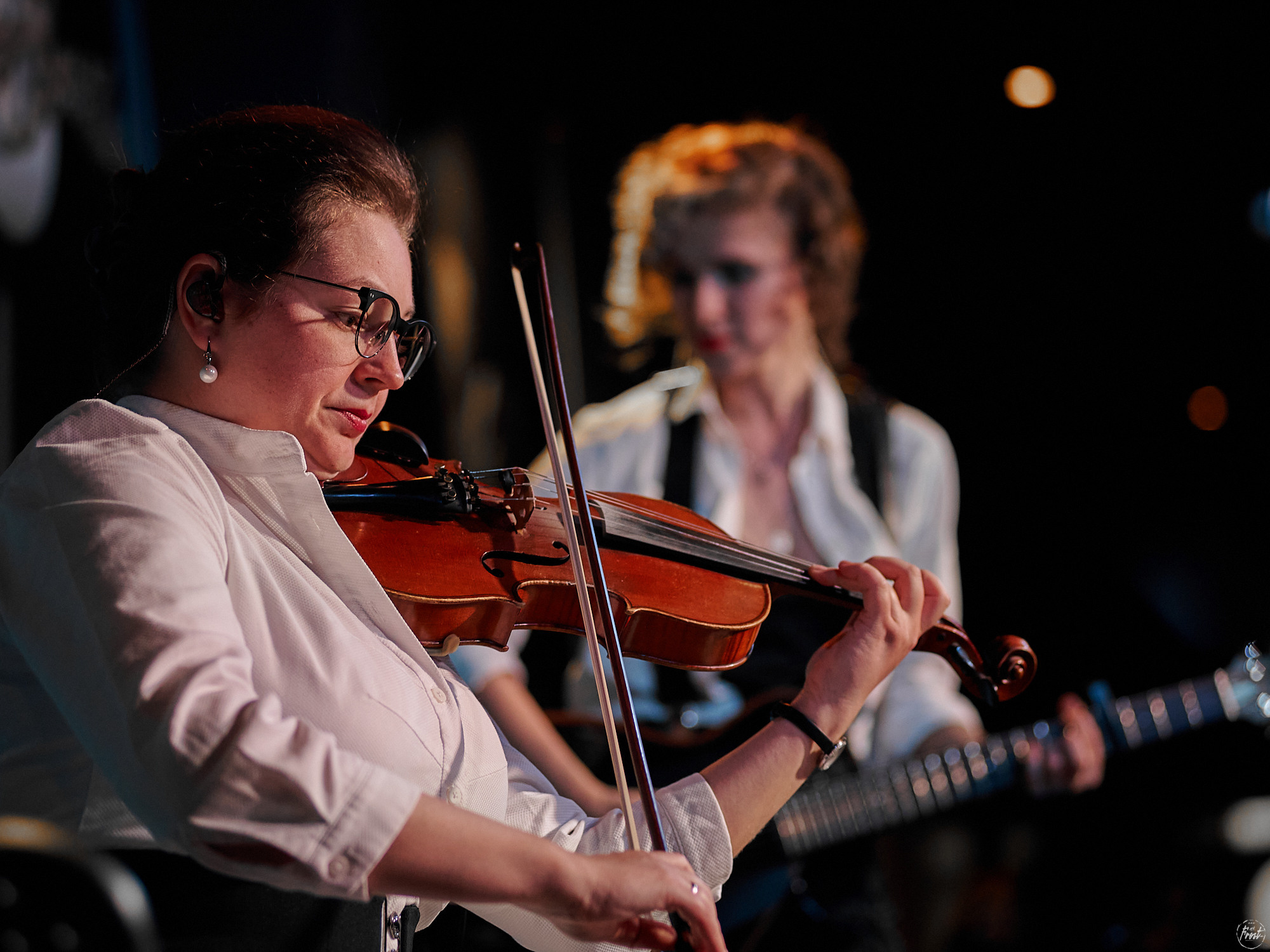 Немного нервно. Фотографии отовсюду и обо всем