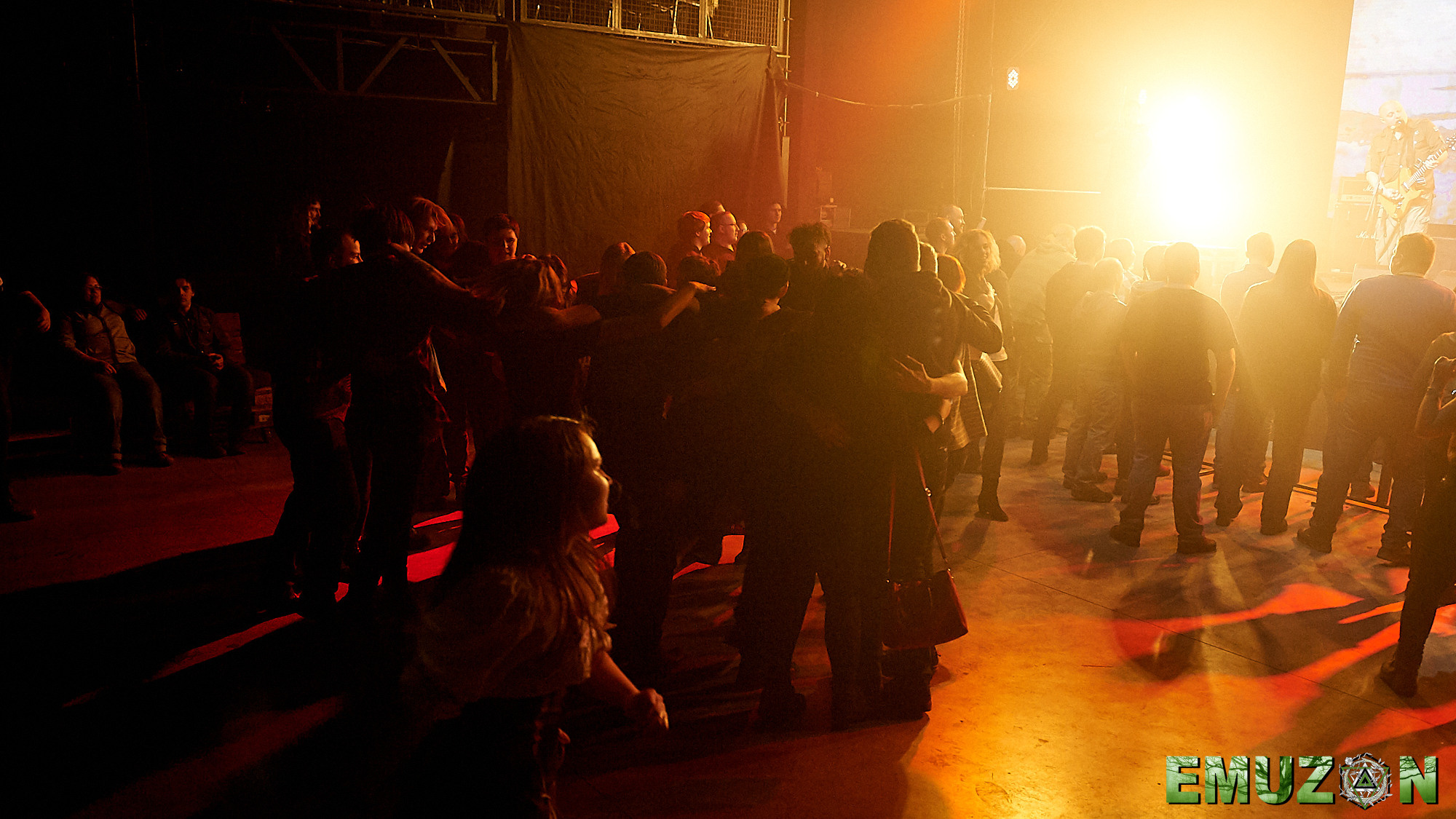 Тролль гнет ель. Фотографии отовсюду и обо всем