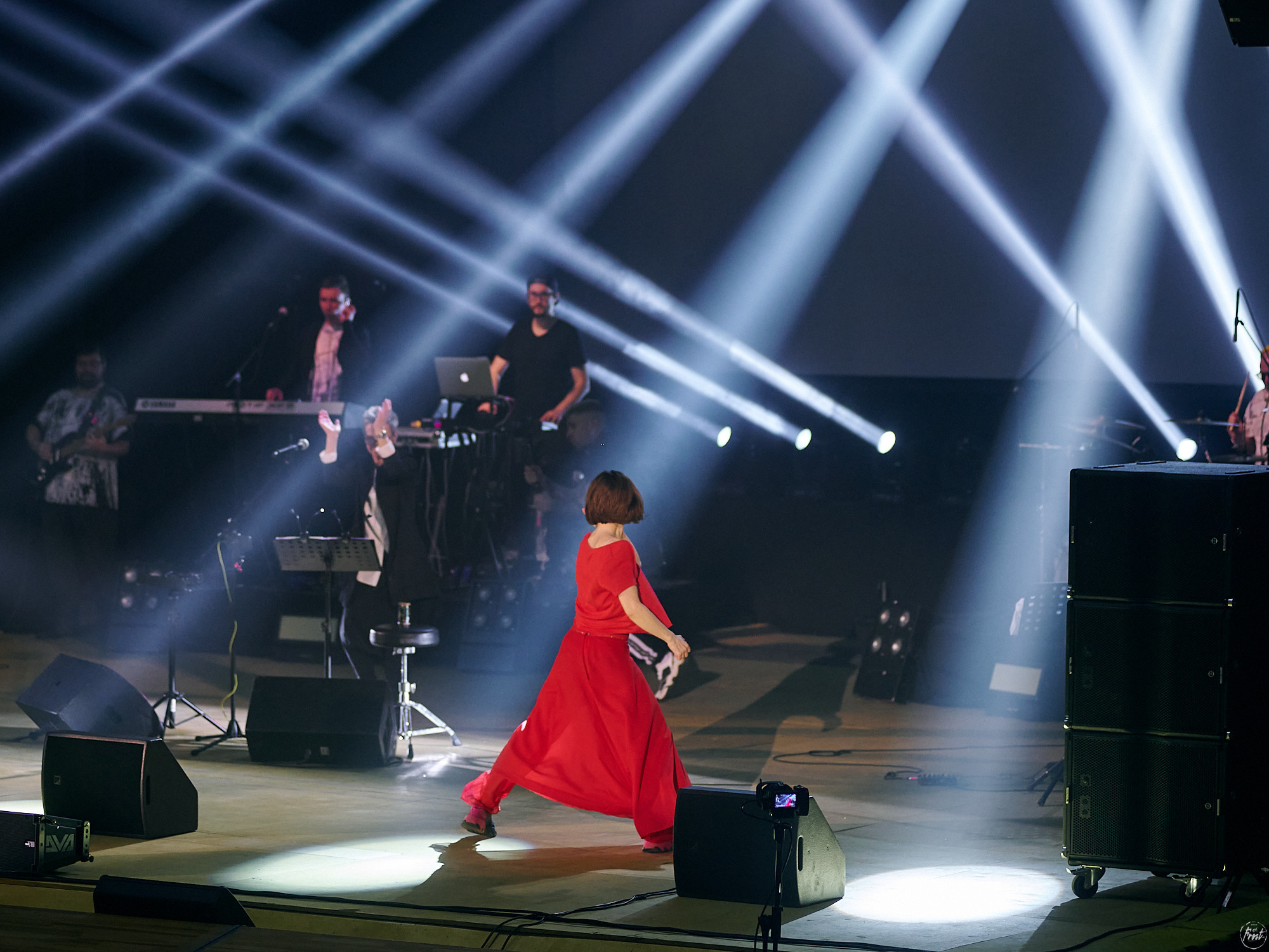 Сурганова и оркестр. Фотографии отовсюду и обо всем