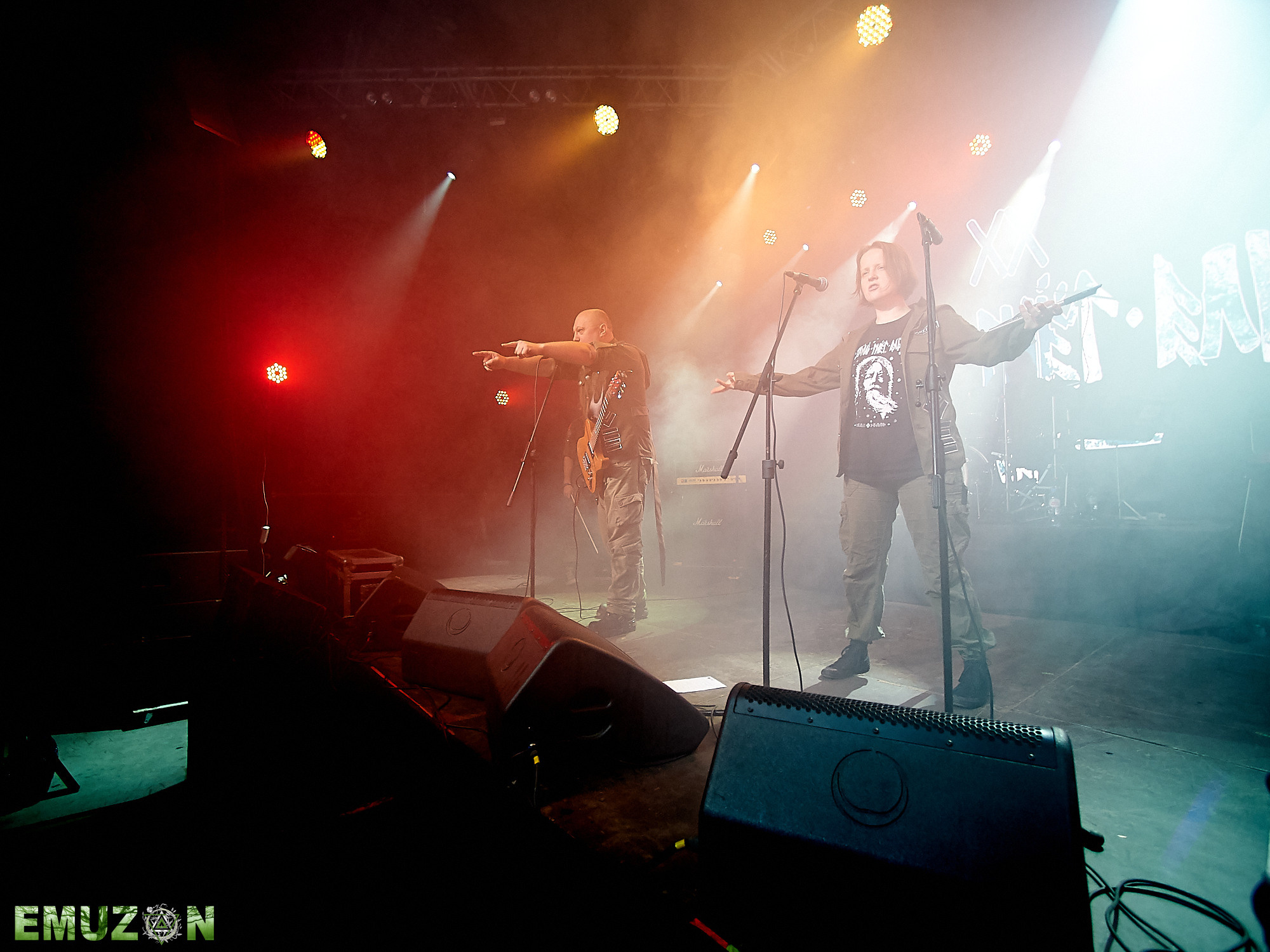 Тролль гнет ель. Фотографии отовсюду и обо всем