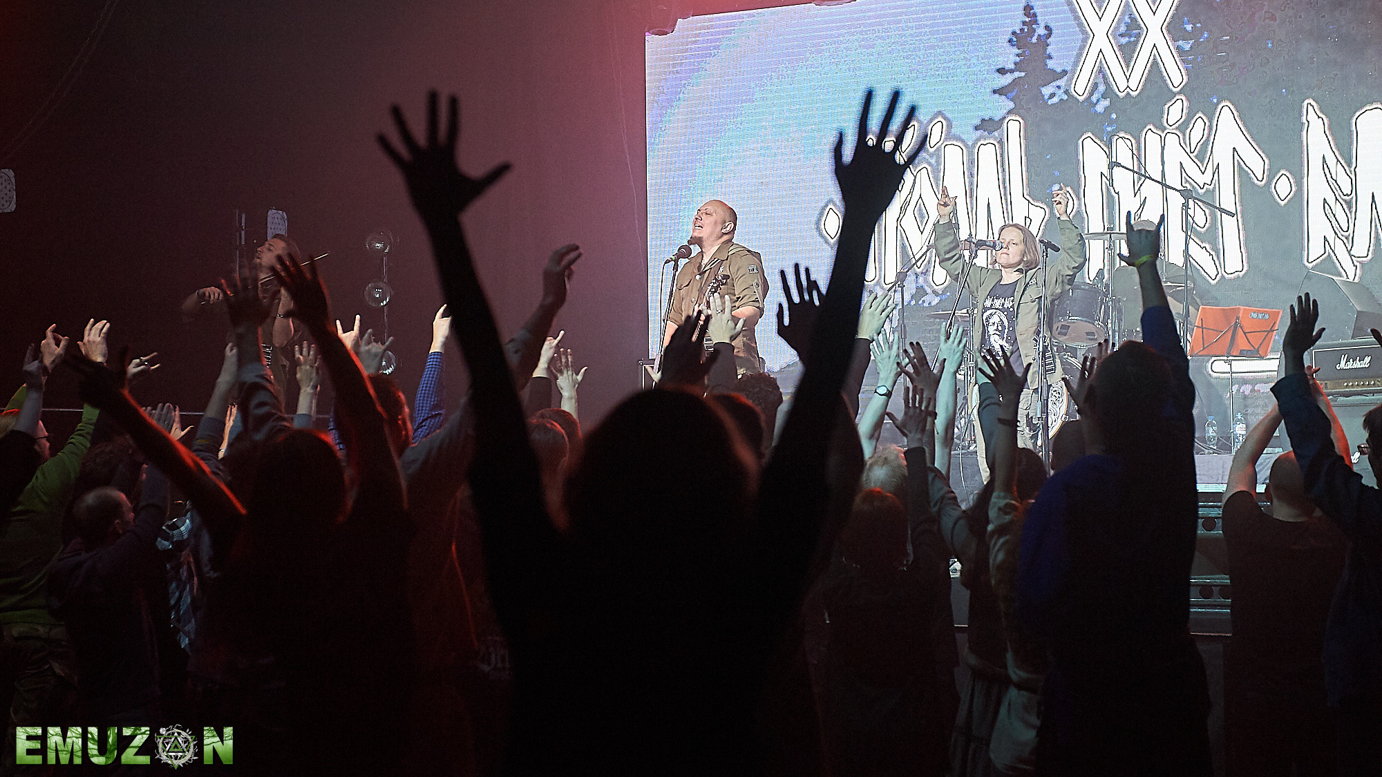 Тролль гнет ель. Фотографии отовсюду и обо всем