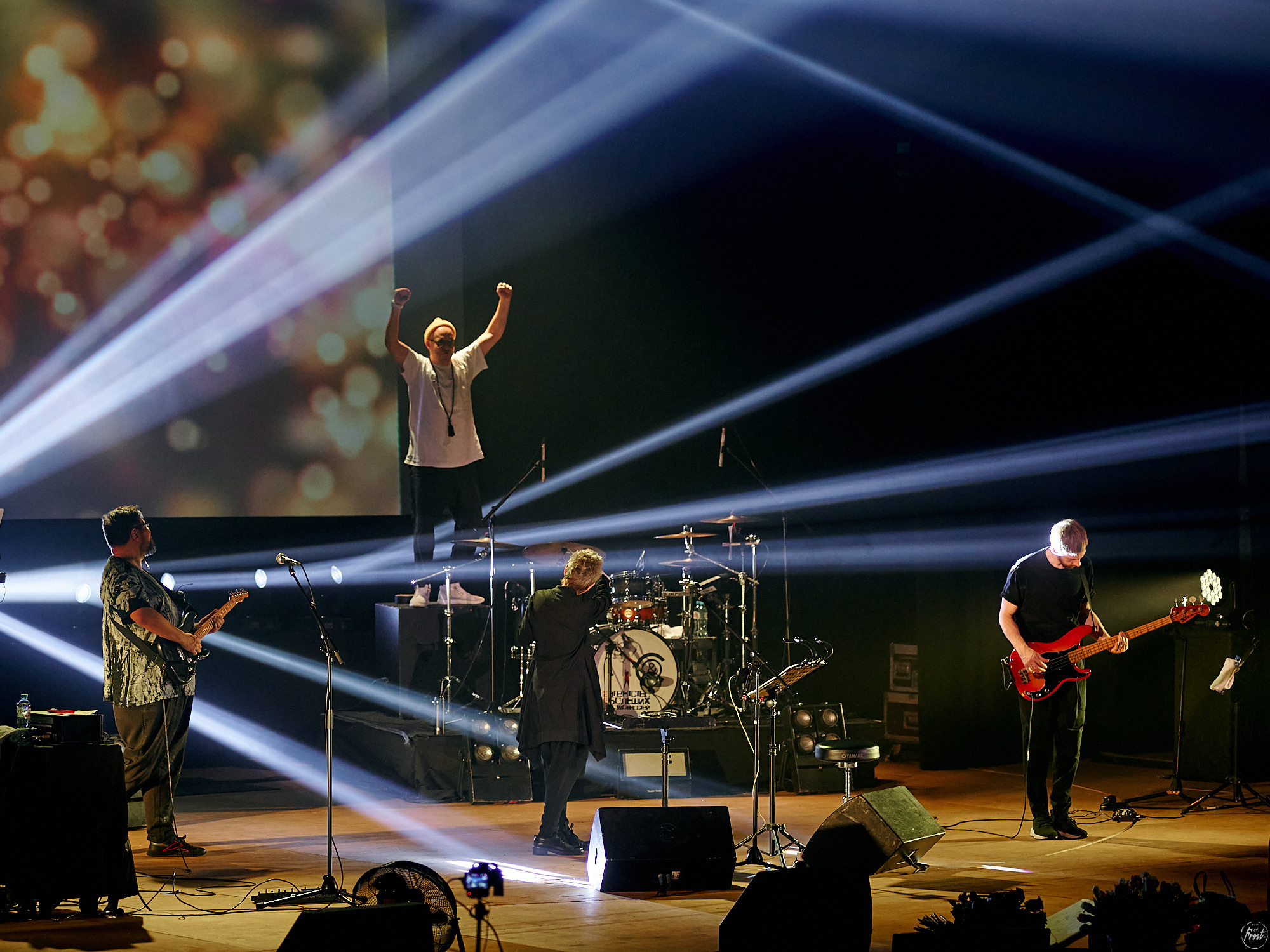 Сурганова и оркестр. Фотографии отовсюду и обо всем