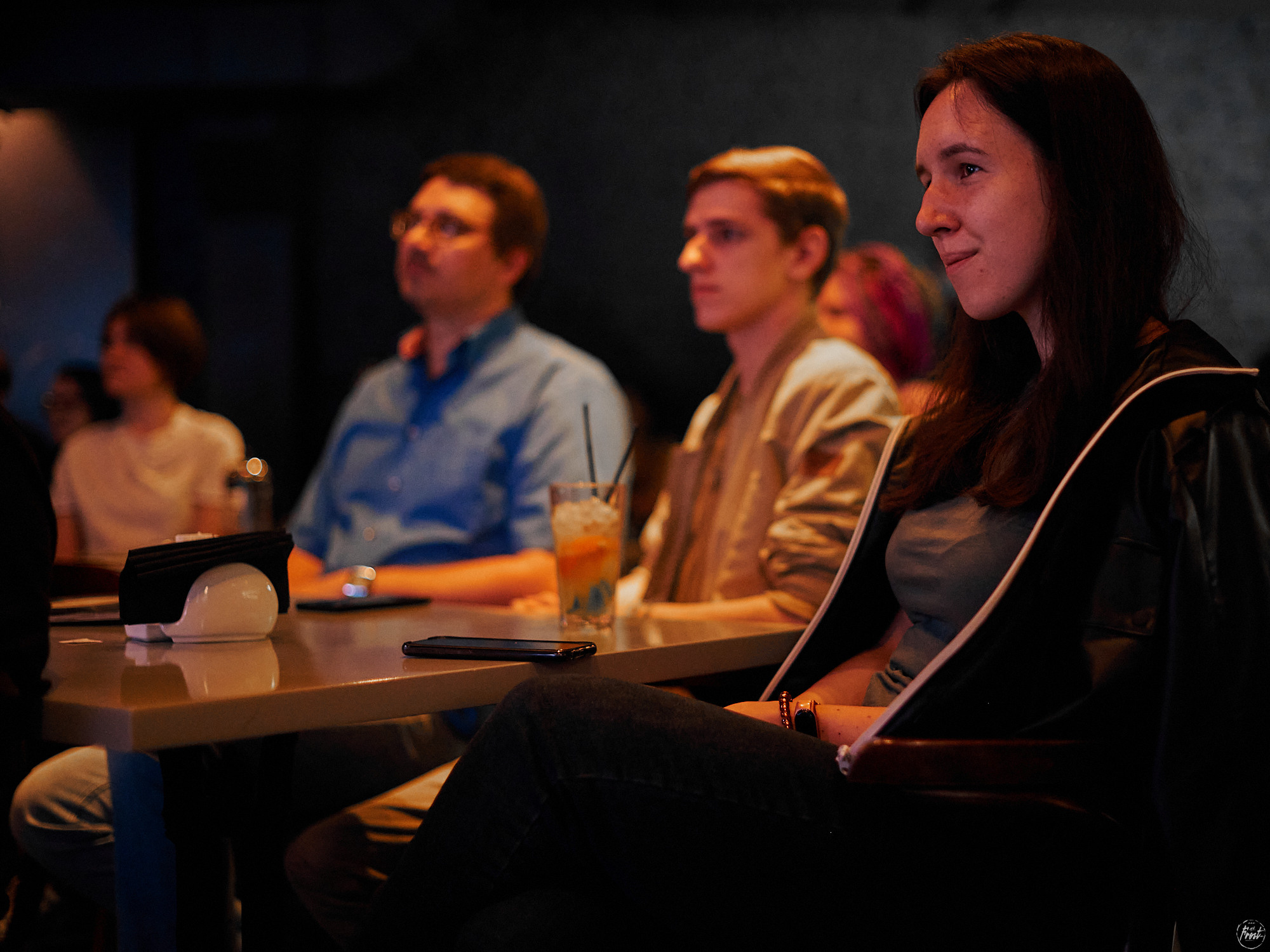 Немного нервно. Фотографии отовсюду и обо всем