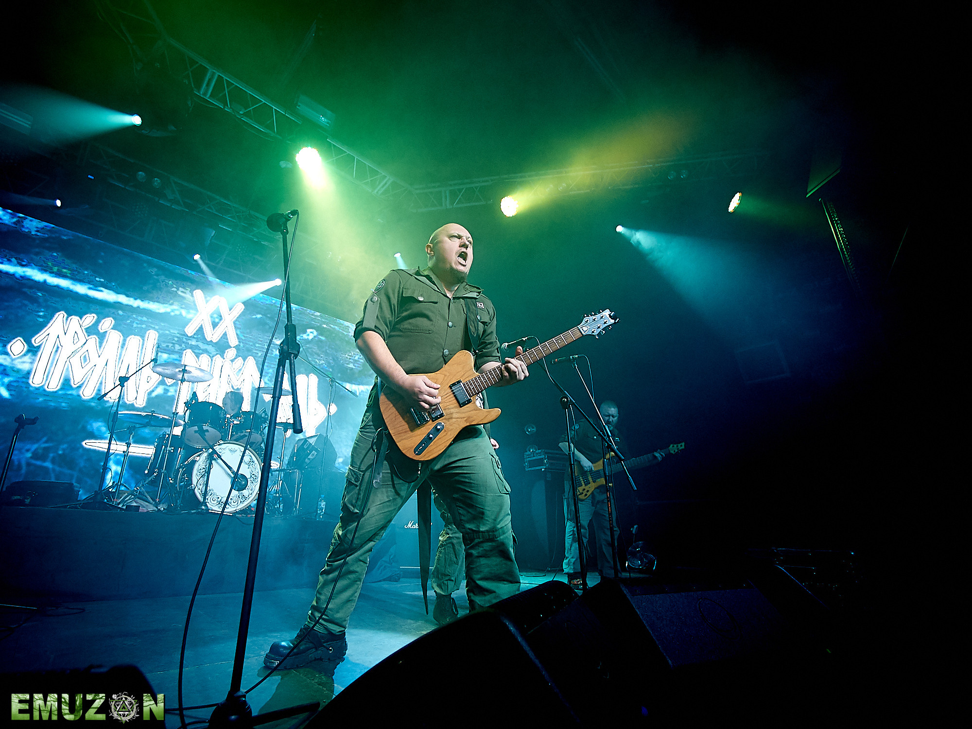 Тролль гнет ель. Фотографии отовсюду и обо всем