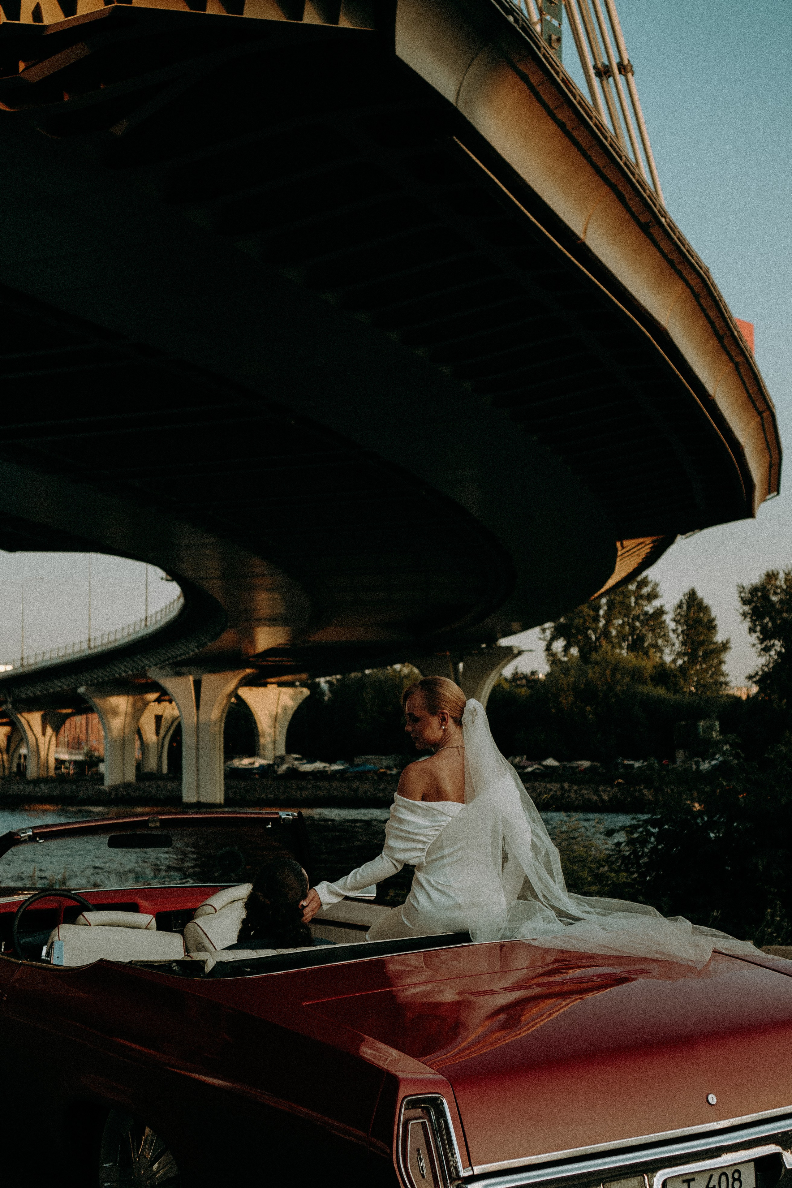 СВАДЕБНАЯ СЬЕМКА ВОЗЛЕ МСОТА БЕТАНКУРА НА КАБРИОЛЕТЕ. Профессиональный фотограф, Санкт-Петербург — Виктория Богомолова