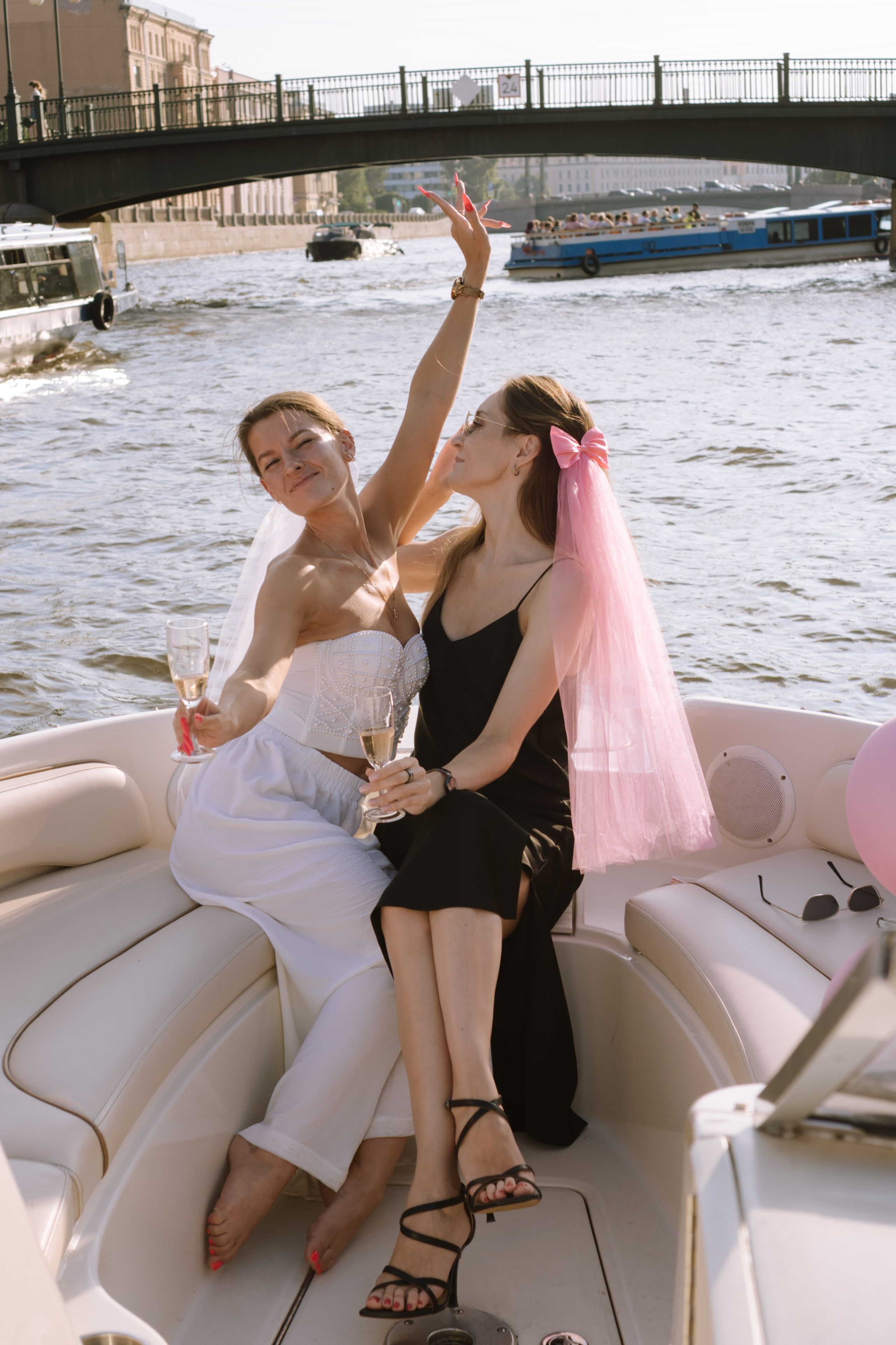 ДЕВИЧНИК НА КАТЕРЕ. Профессиональный фотограф, Санкт-Петербург — Виктория Богомолова
