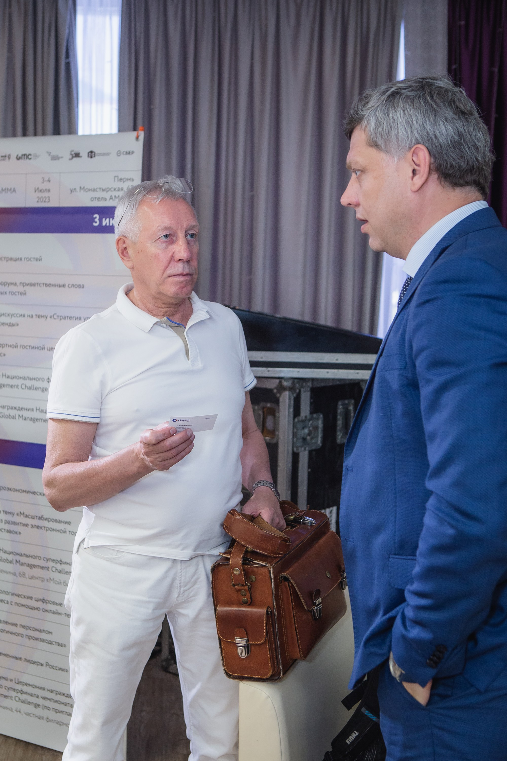 Репортаж с конференции GMC в Перми – фотографии. Репортажный фотограф в Перми Денис Голдобин