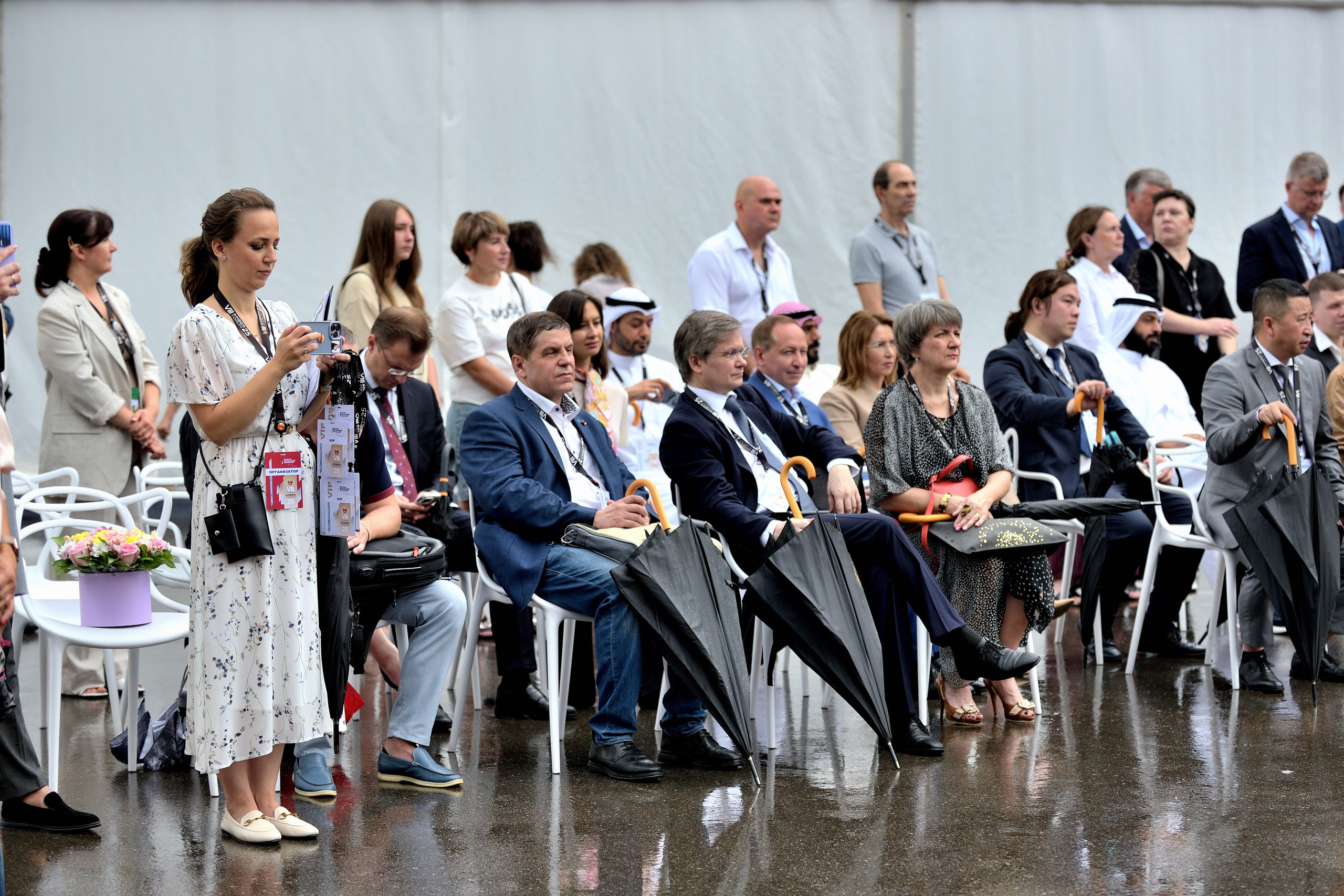 "VIP гости на торжественном открытии".