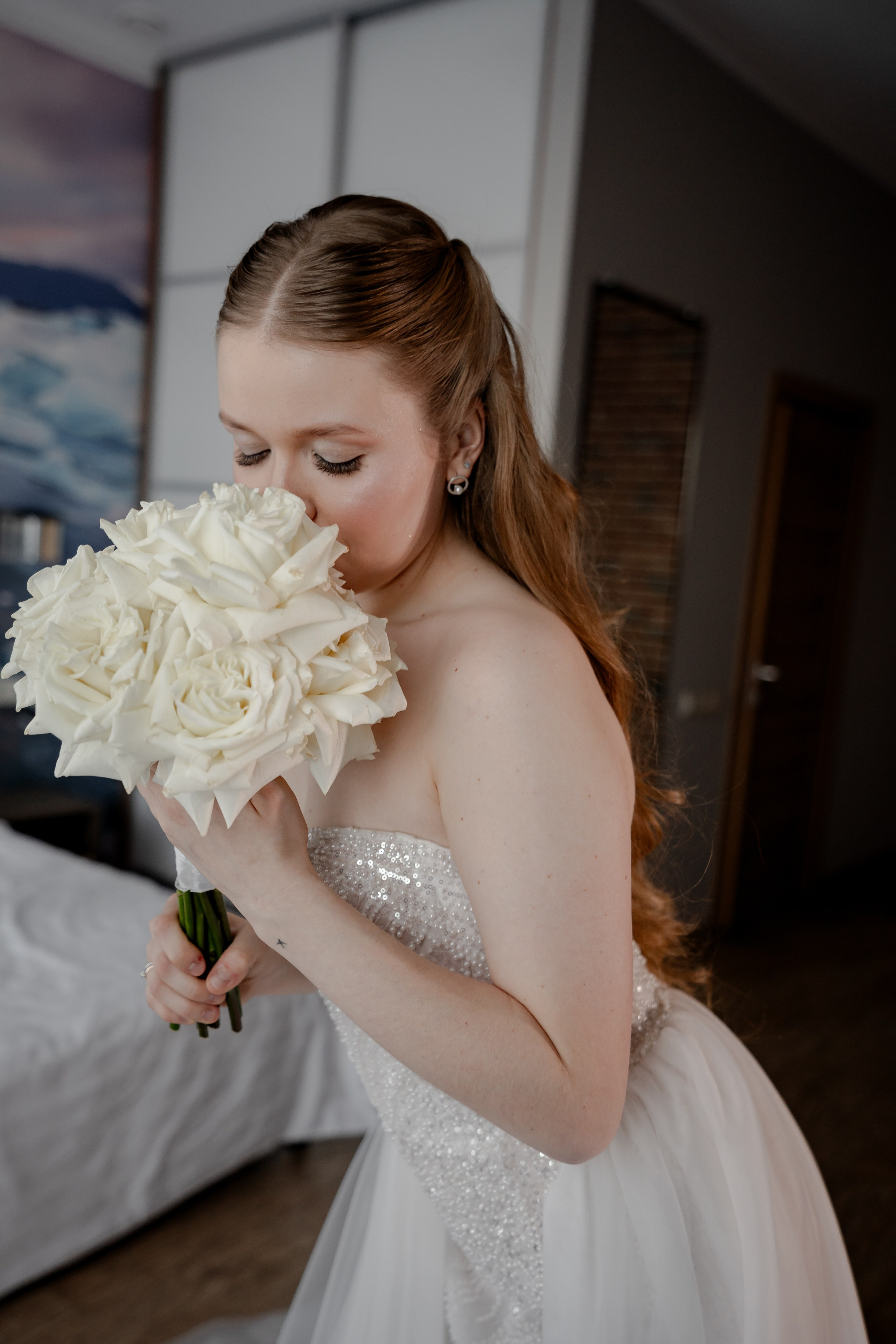 СВАДЕБНАЯ СЬЕМКА СБОРОВ В ОТЕЛЕ И ВЫЕЗД НА ЦЕРЕМОНИЮ (СНЯТО В СИБИРЕ В НИЖНЕВАРТОВСКЕ). Профессиональный фотограф, Санкт-Петербург — Виктория Богомолова