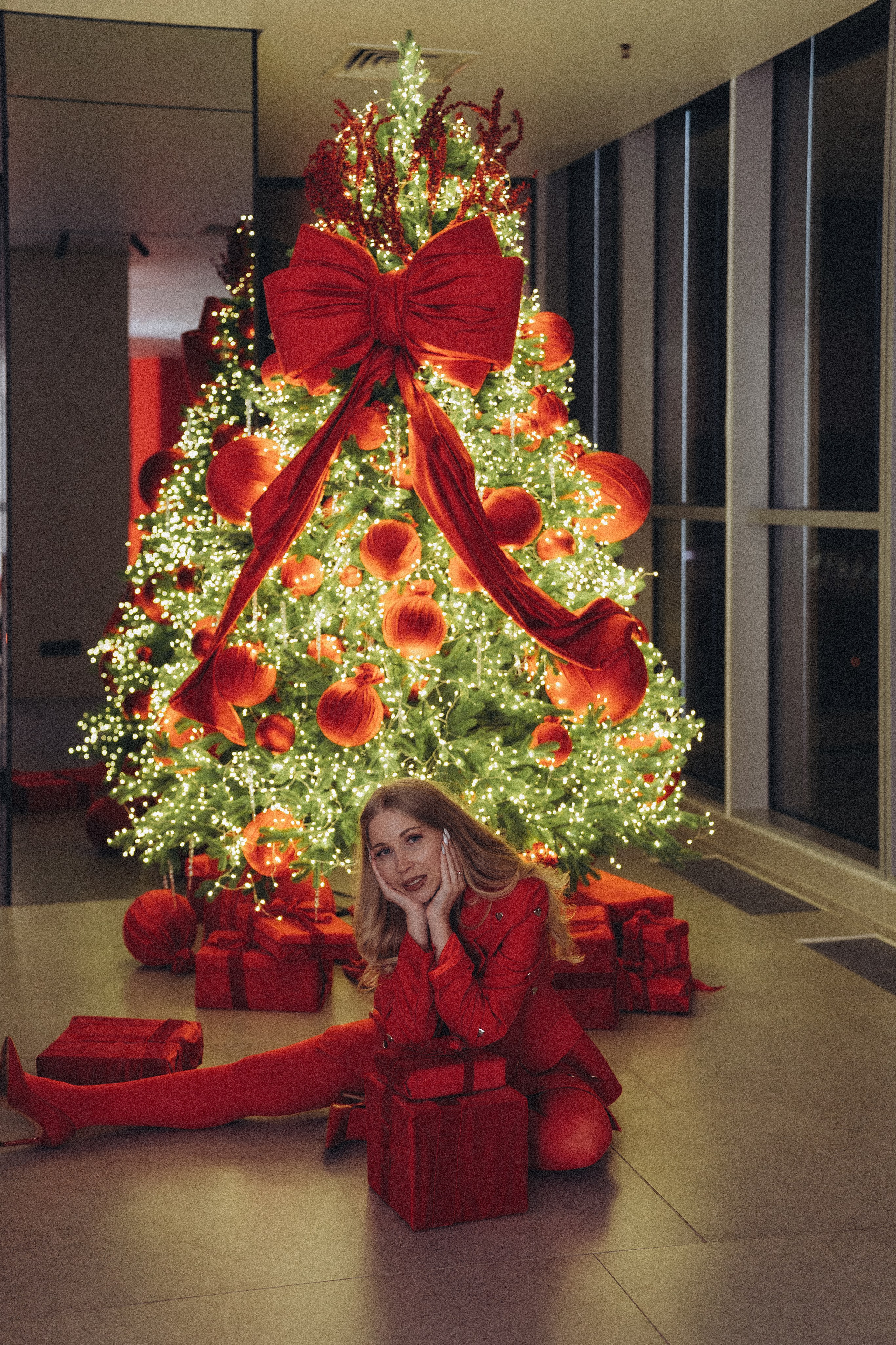 ФОТОСЕССИЯ К НОВОМУ ГОДУ В СТУДИИ С ЕЛОЧКОЙ КРАСИВЫЙ ОБРАЗ. Профессиональный фотограф, Санкт-Петербург — Виктория Богомолова