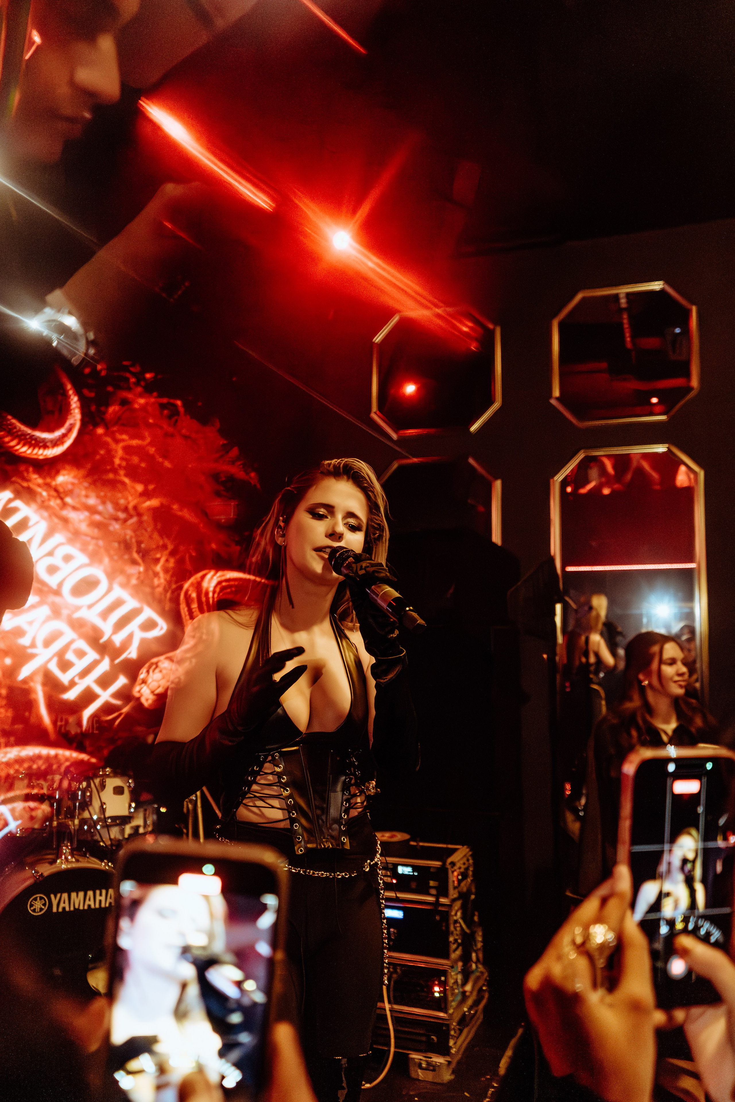 Репортжа с презинтации нового альбома певицы Elvira T — Ядовитая. Неразбитая. Никита Скрипник — ТЕАТР В СТИЛЕ ФЭШН