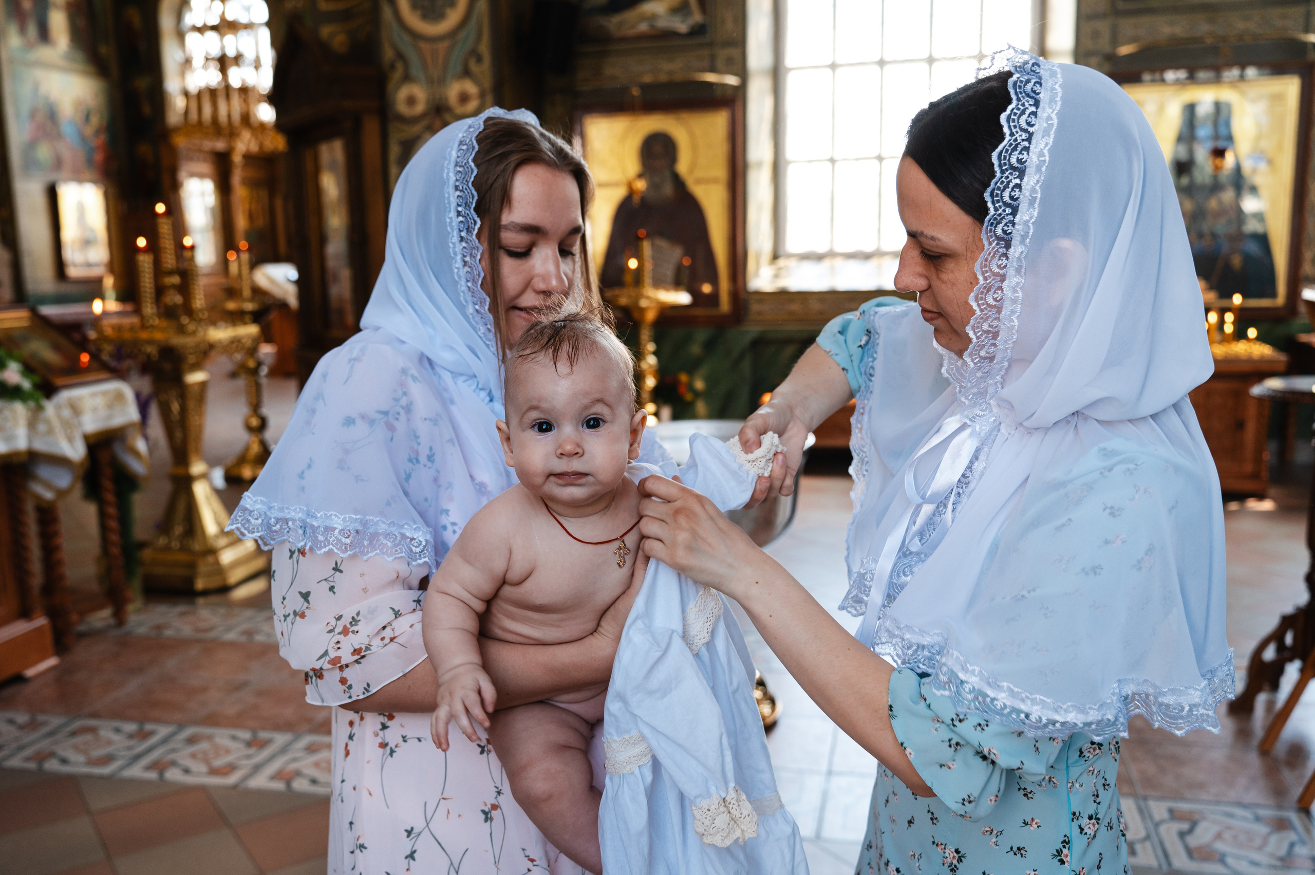 Таинство Крещения Дарьи (Храм Преполовения Пятидесятницы). Фотограф Ярута Оксана / Ростов-на-Дону