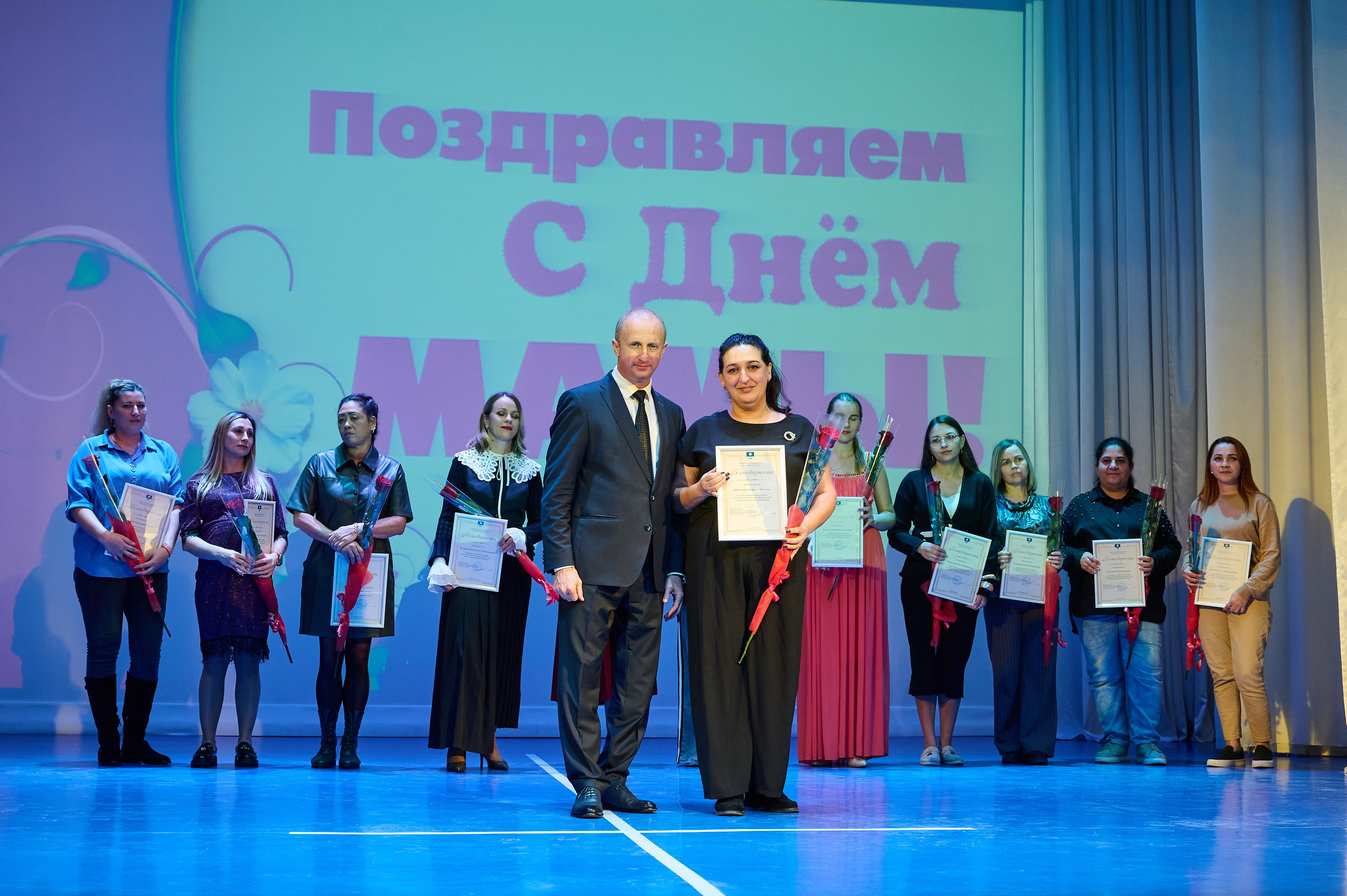 День матери Марьина Роща. Жизнь курорта Кабардинка в фотографиях