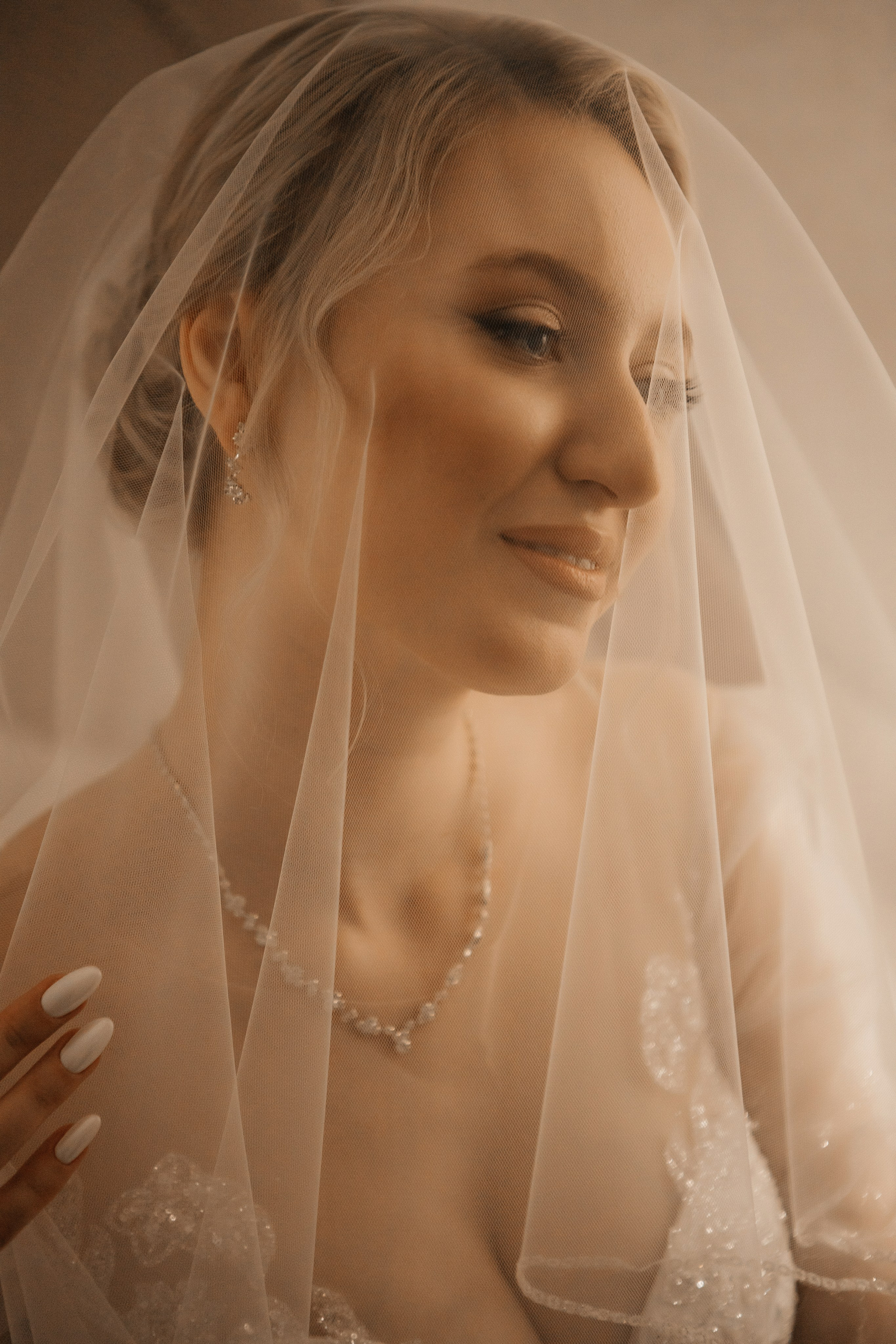 Евгения и Николай утренние сборы. Свадебный фотограф Виктория Чуйко Магнитогорск. Визуал для бизнеса