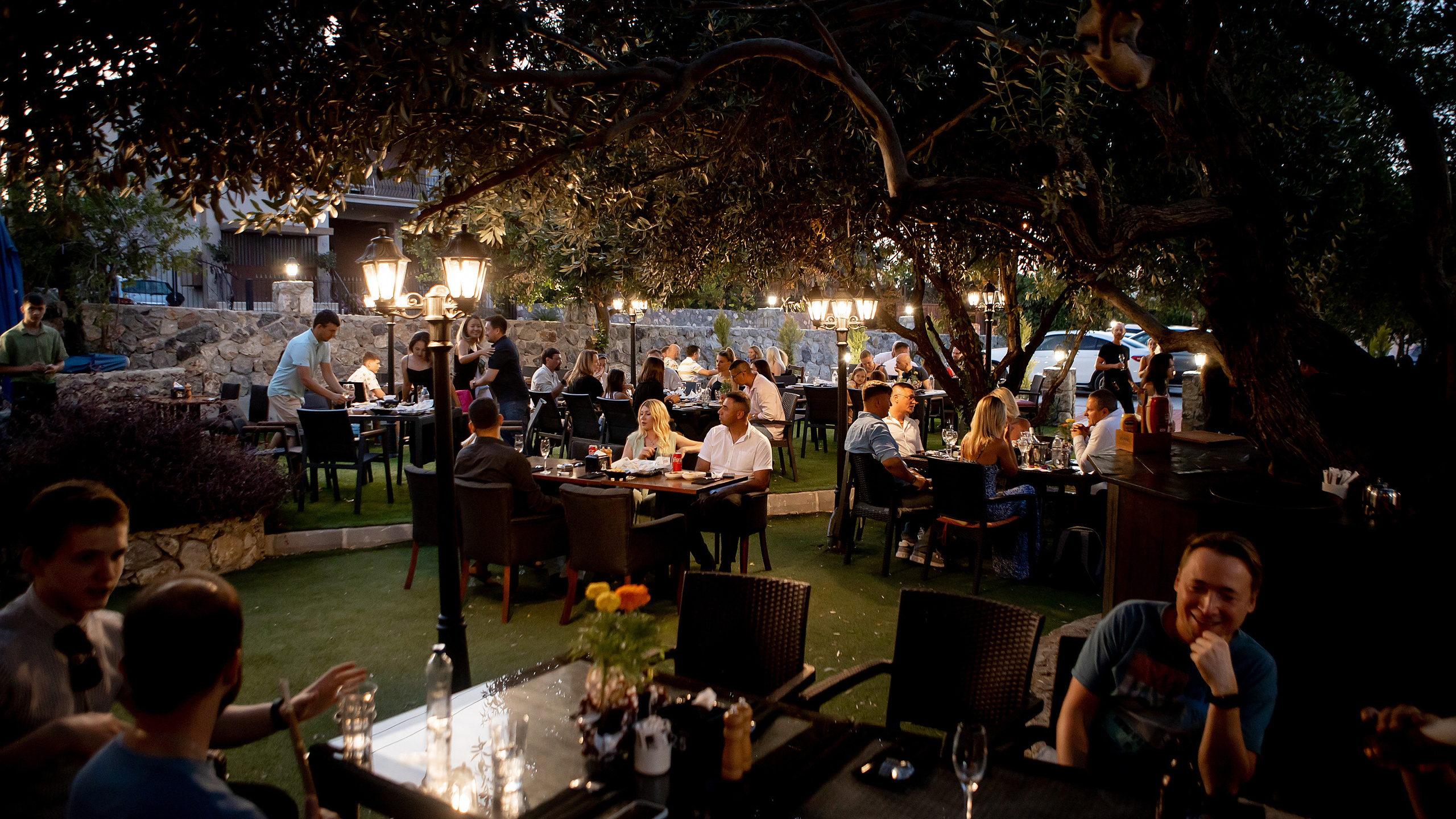 Благотворительный ужин в Basilic. Фотограф в Батуми Павел Шарников