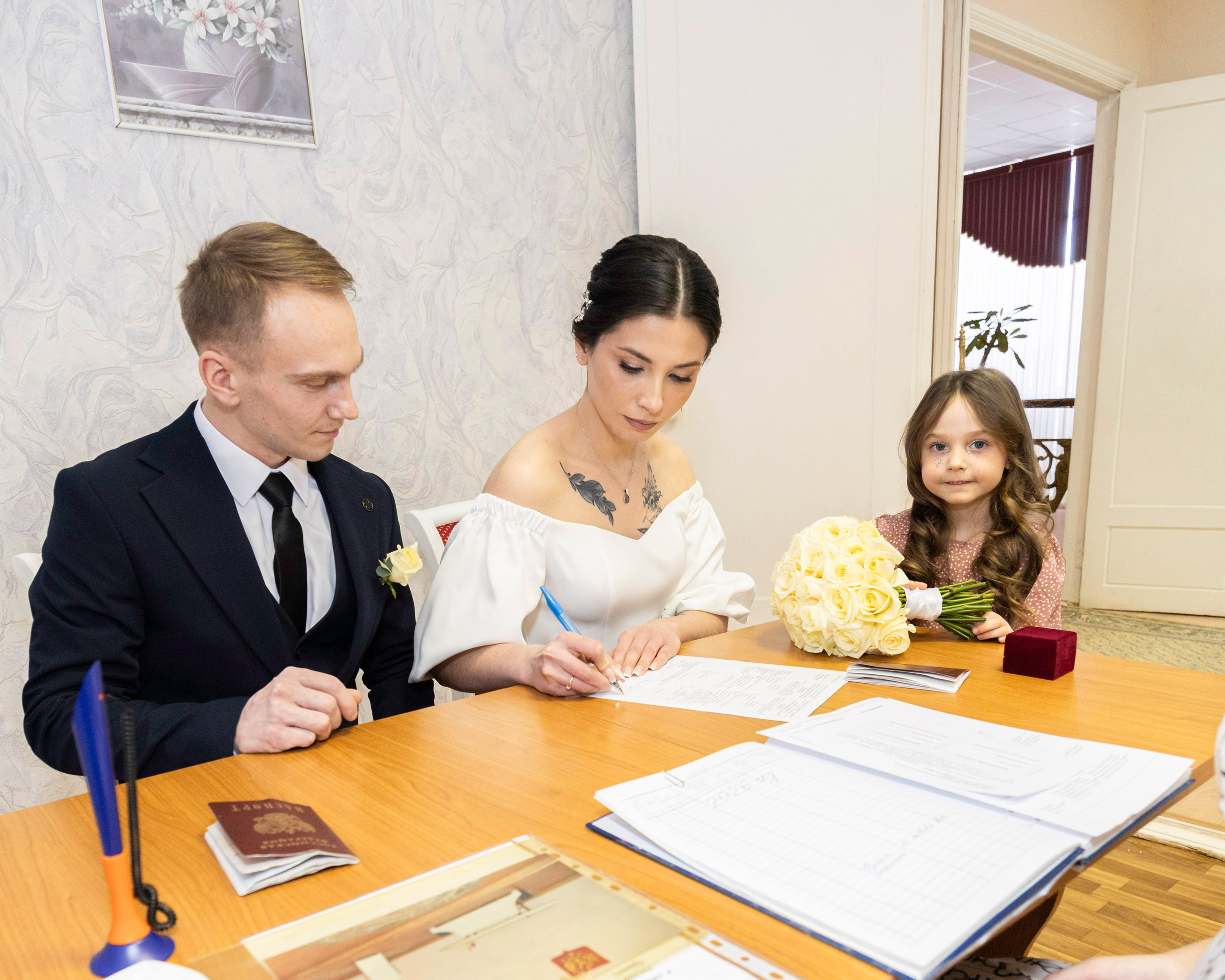 Свадьба, роспись в ЗАГСе, венчание, крещение, выписка из роддома — фотосъёмка. Визуальная упаковка брендов и проектов через фото и видеопроизводство