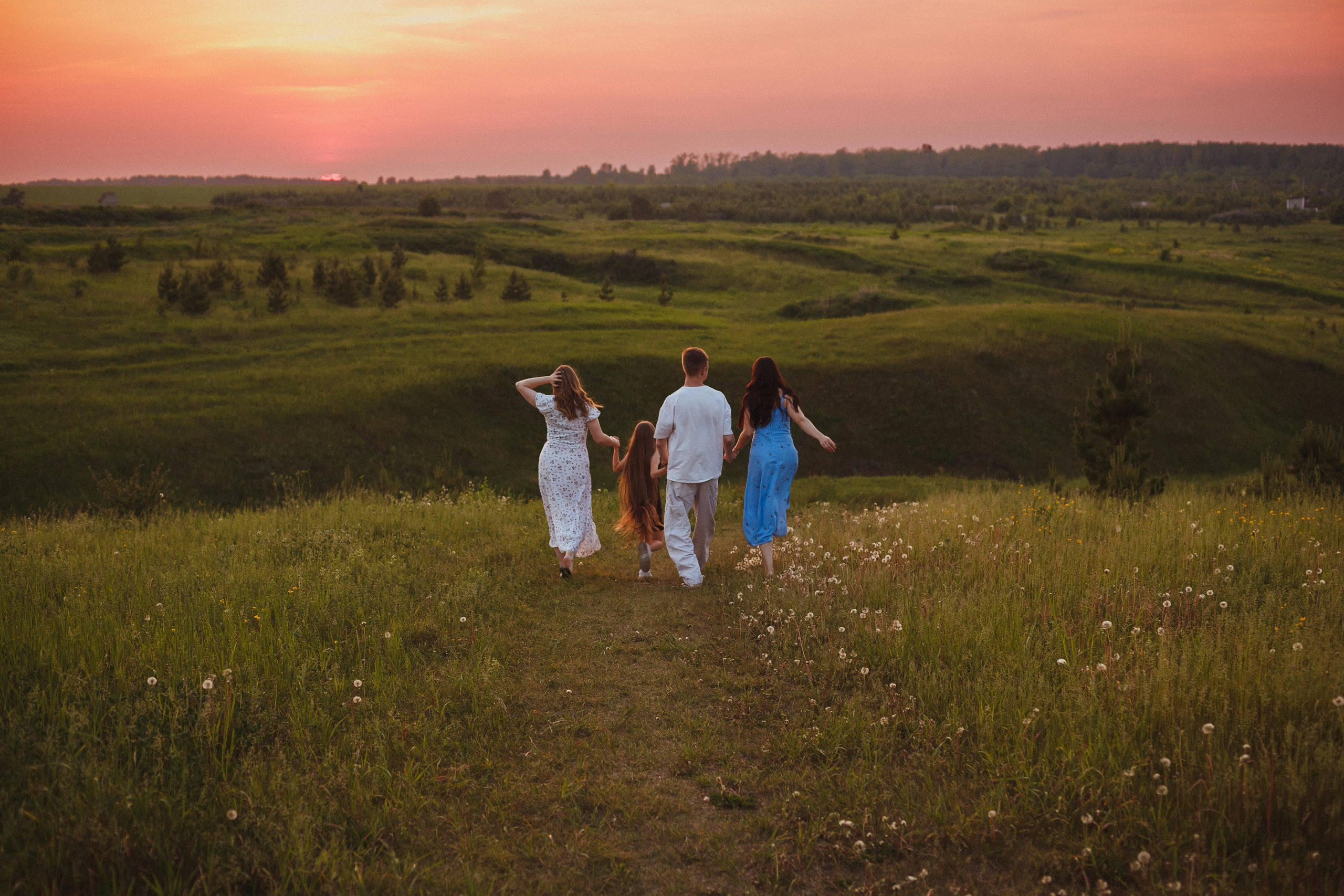 Семейная прогулка на закате. Семейный и детский фотограф в Сухом Логу Ольга Кайгородова