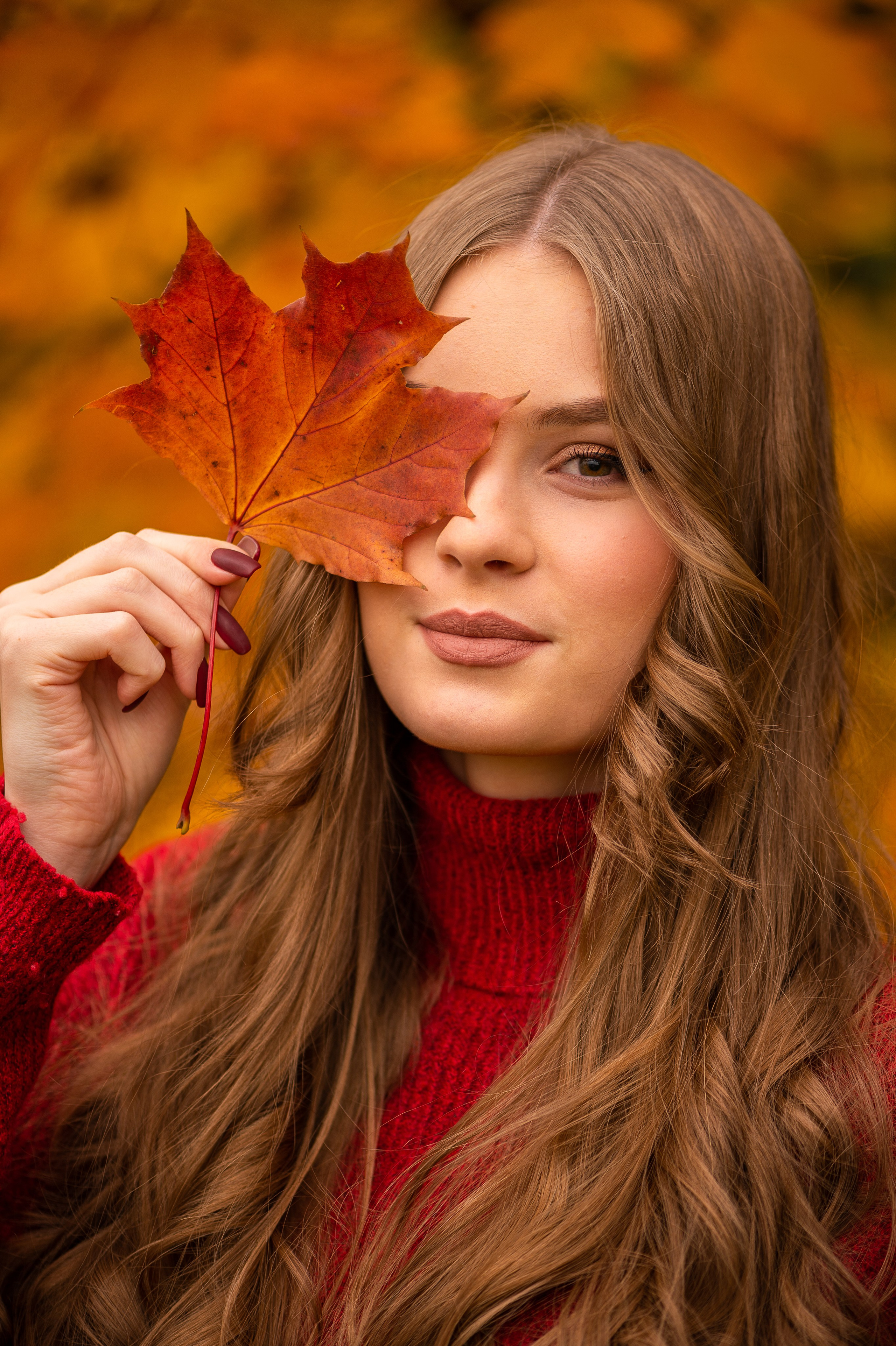 фотосессия с кленовыми листьями