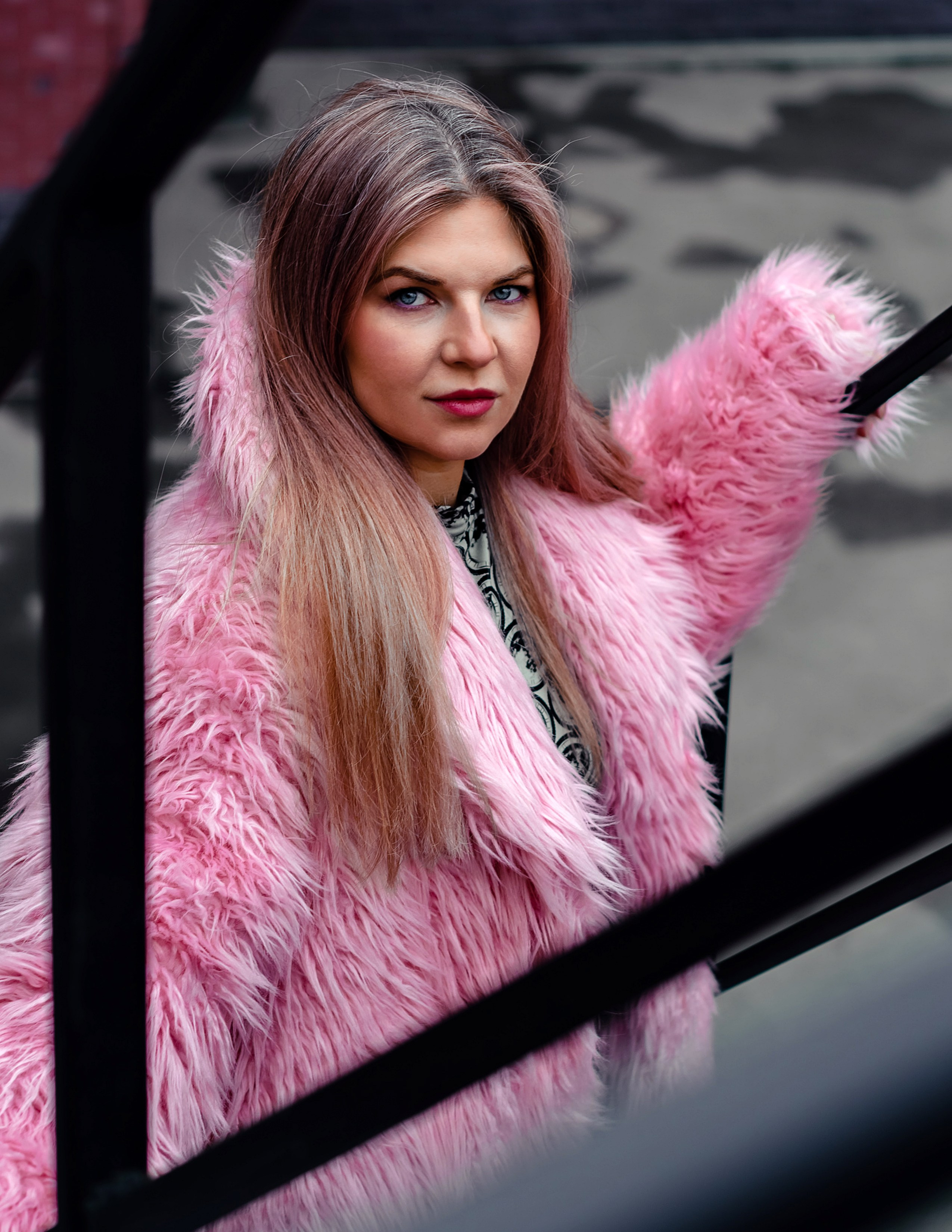 Съемка Марии в розовой шубе. Фотограф Тула творческие фотосессии недорого Ольга Ромашина