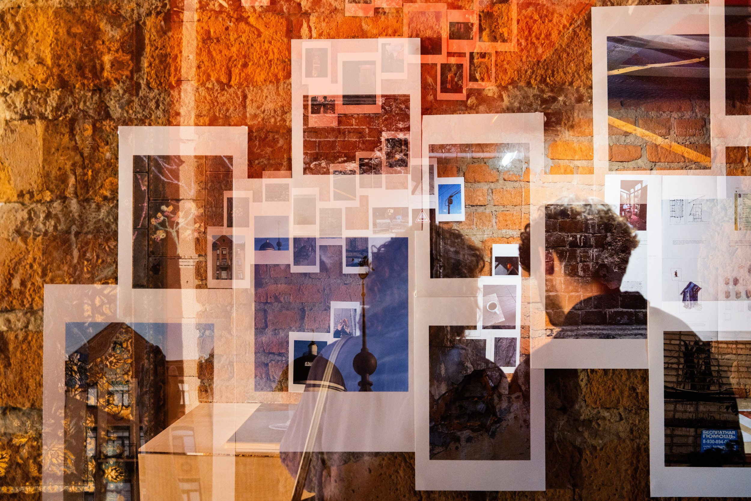 «Полуденно. Или как я провел лето» — вернисаж выставки современного искусства от Дома культуры (26 сентября 2025). Репортажный фотограф Алексей Пирязев