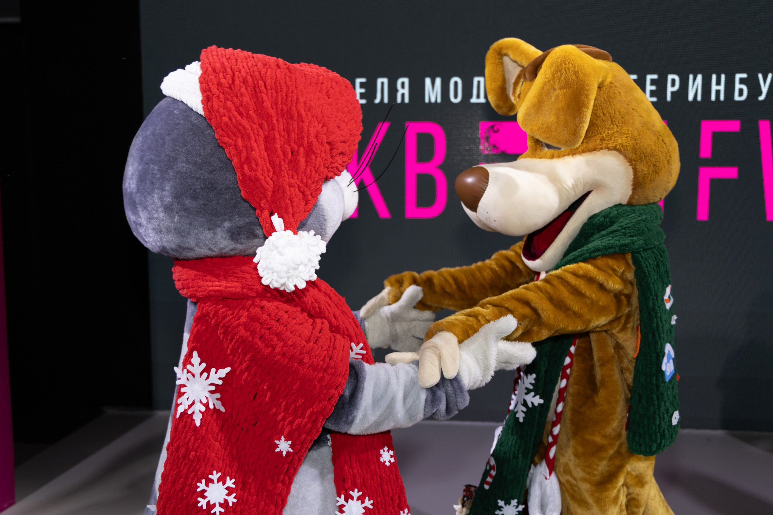 Ёлка телеканала МУЛЬТ (фотосессия ростовых кукол). Семейный и репортажный фотограф Наташа Давыдова