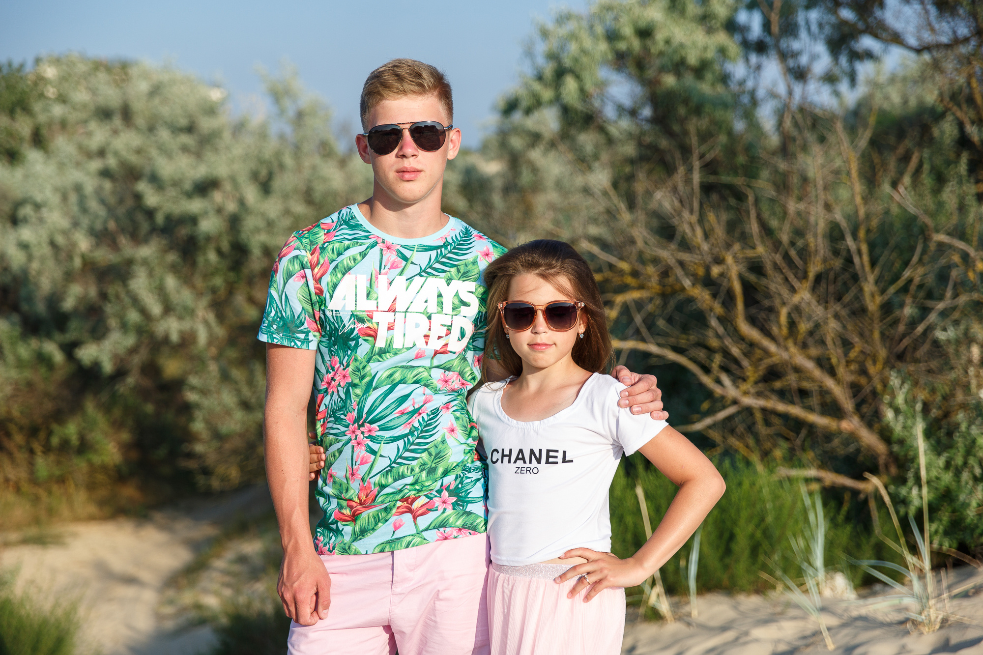 Фотосессия Ессении с братом. Профессиональная фотосъёмка интерьеров, предметная фотосессия еды для меню г. Анапа