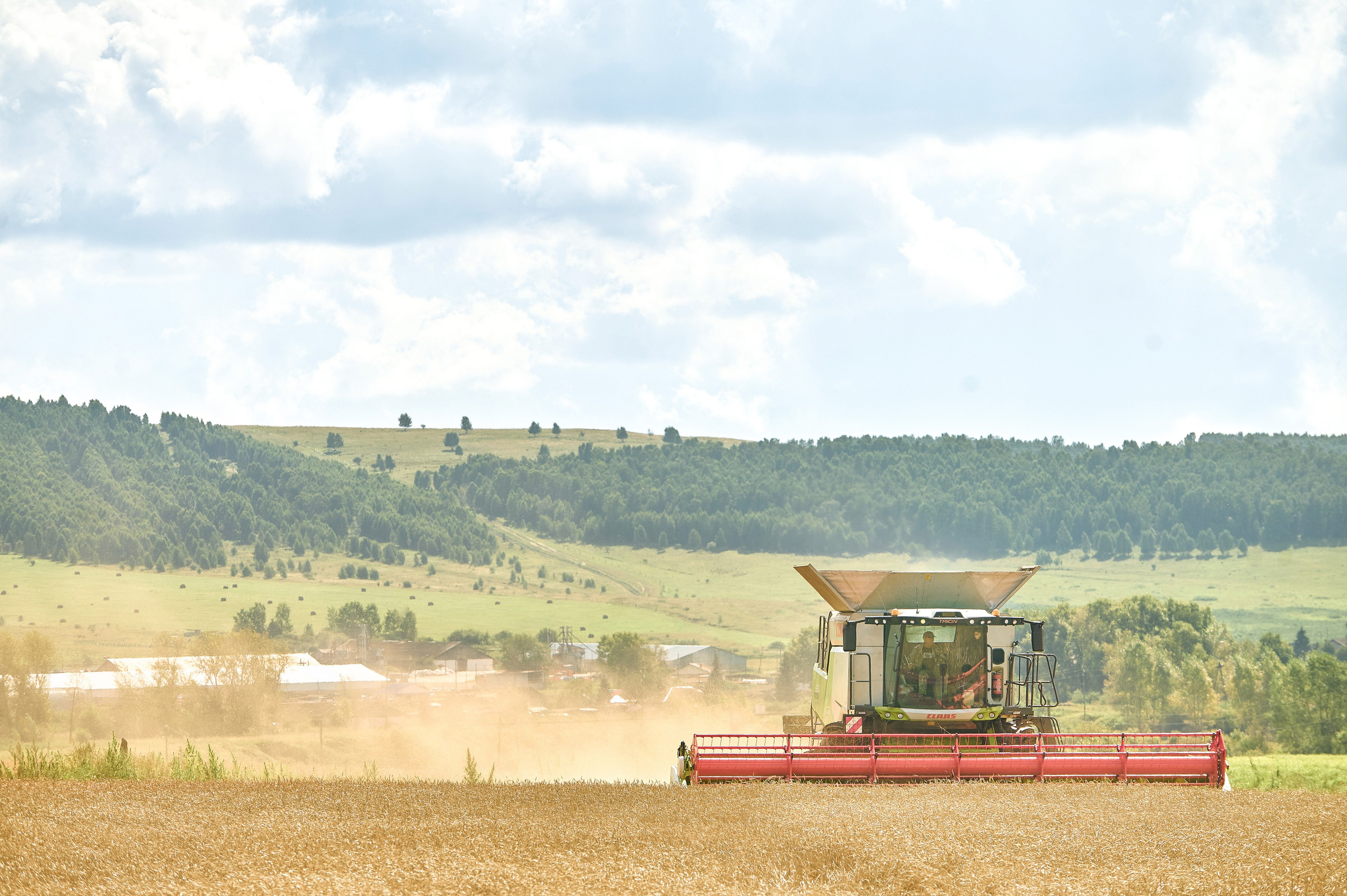 Сельхозтехники Галактика — представление в работе близ г. Абакан. Фотограф Яковлев Роман — Красноярск